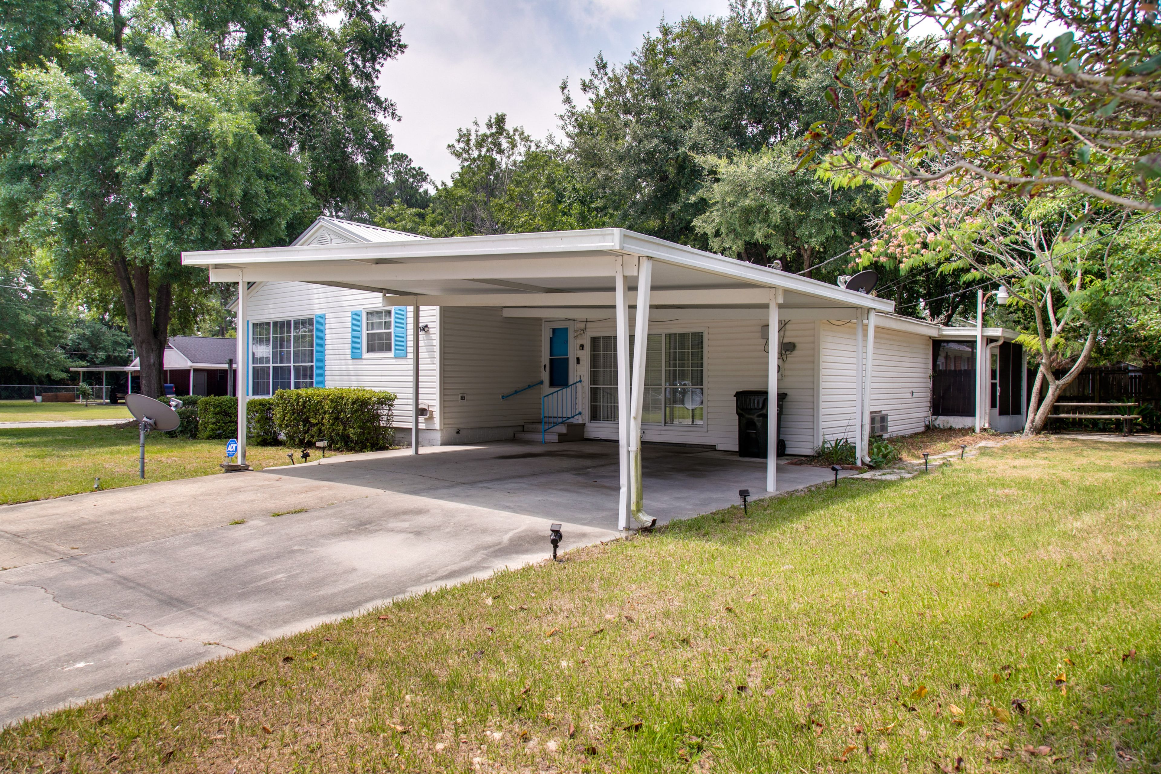Parking | Carport (2 Vehicles) | Driveway (2 Vehicles)