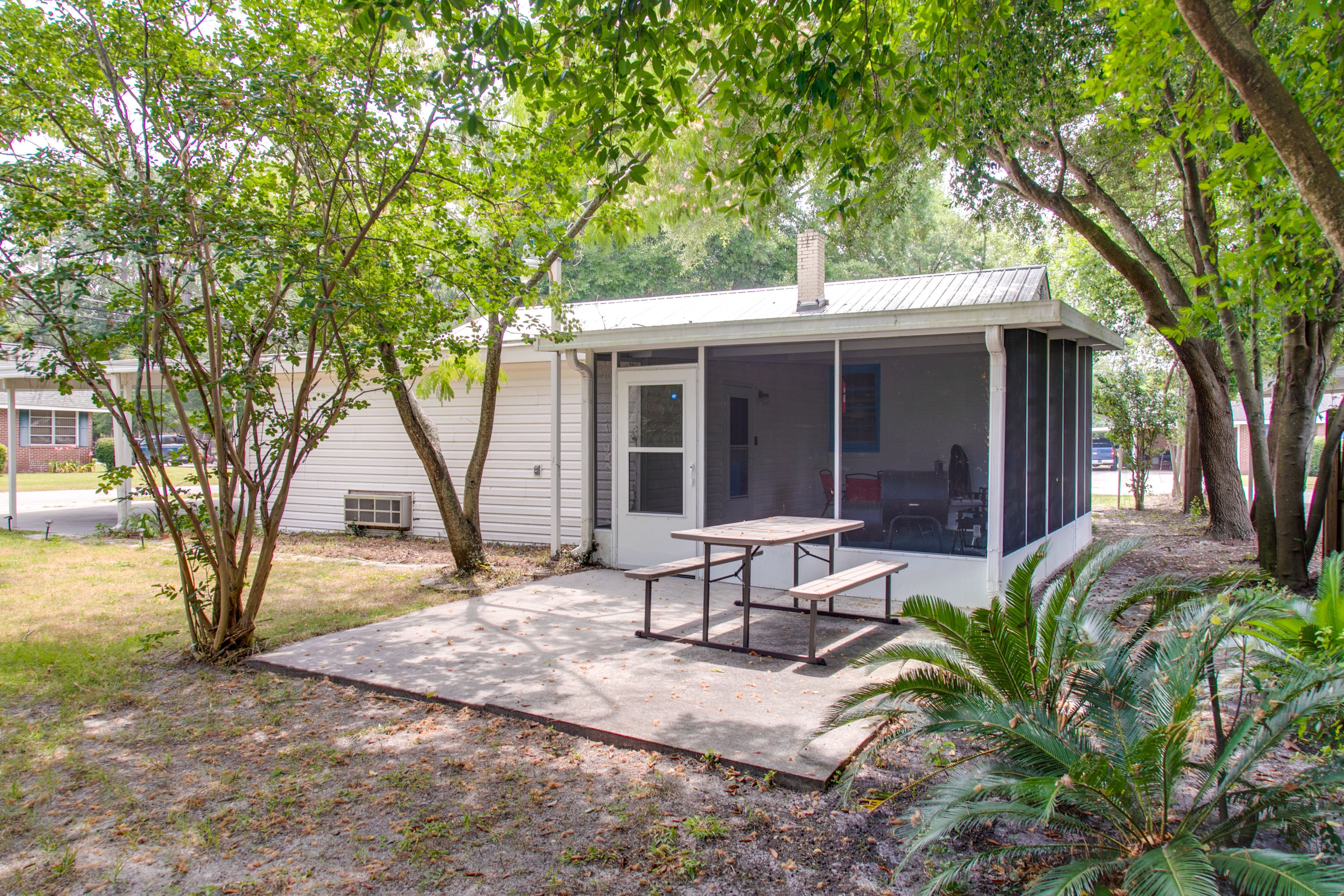 Backyard | Patio | Picnic Table