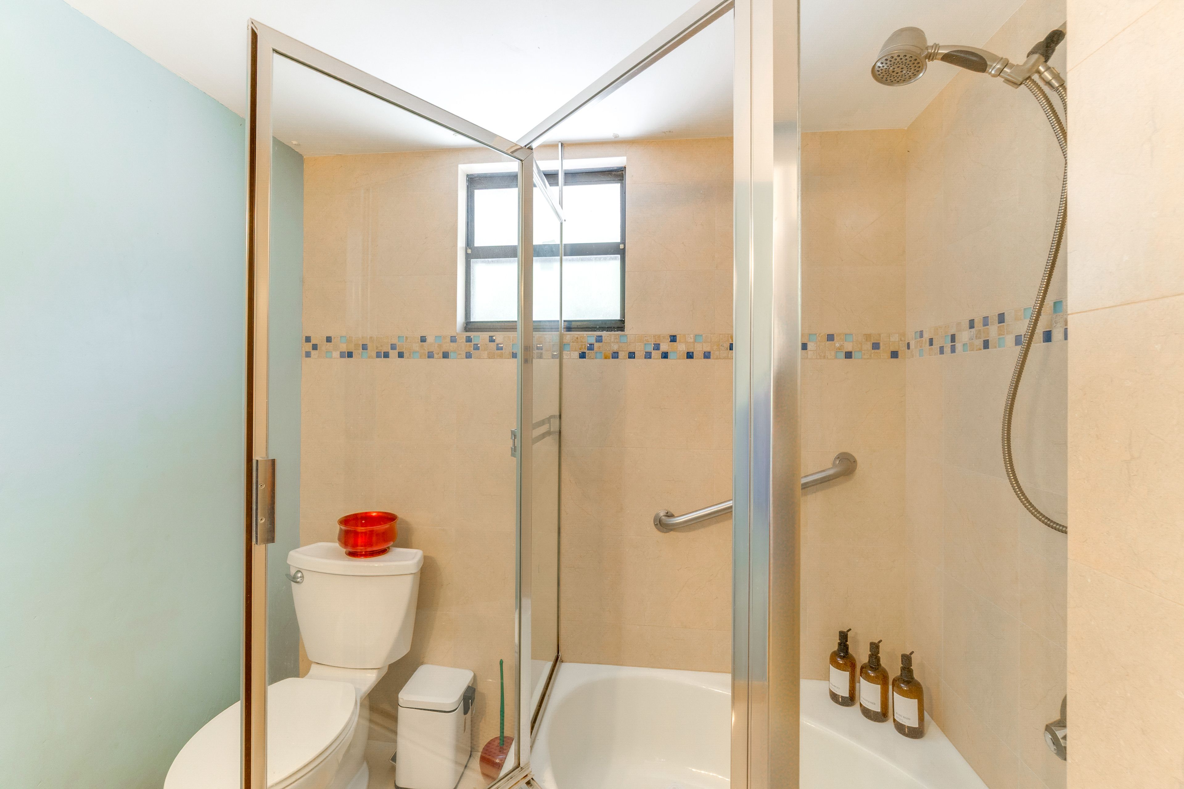 Full Bathroom | 2nd Floor