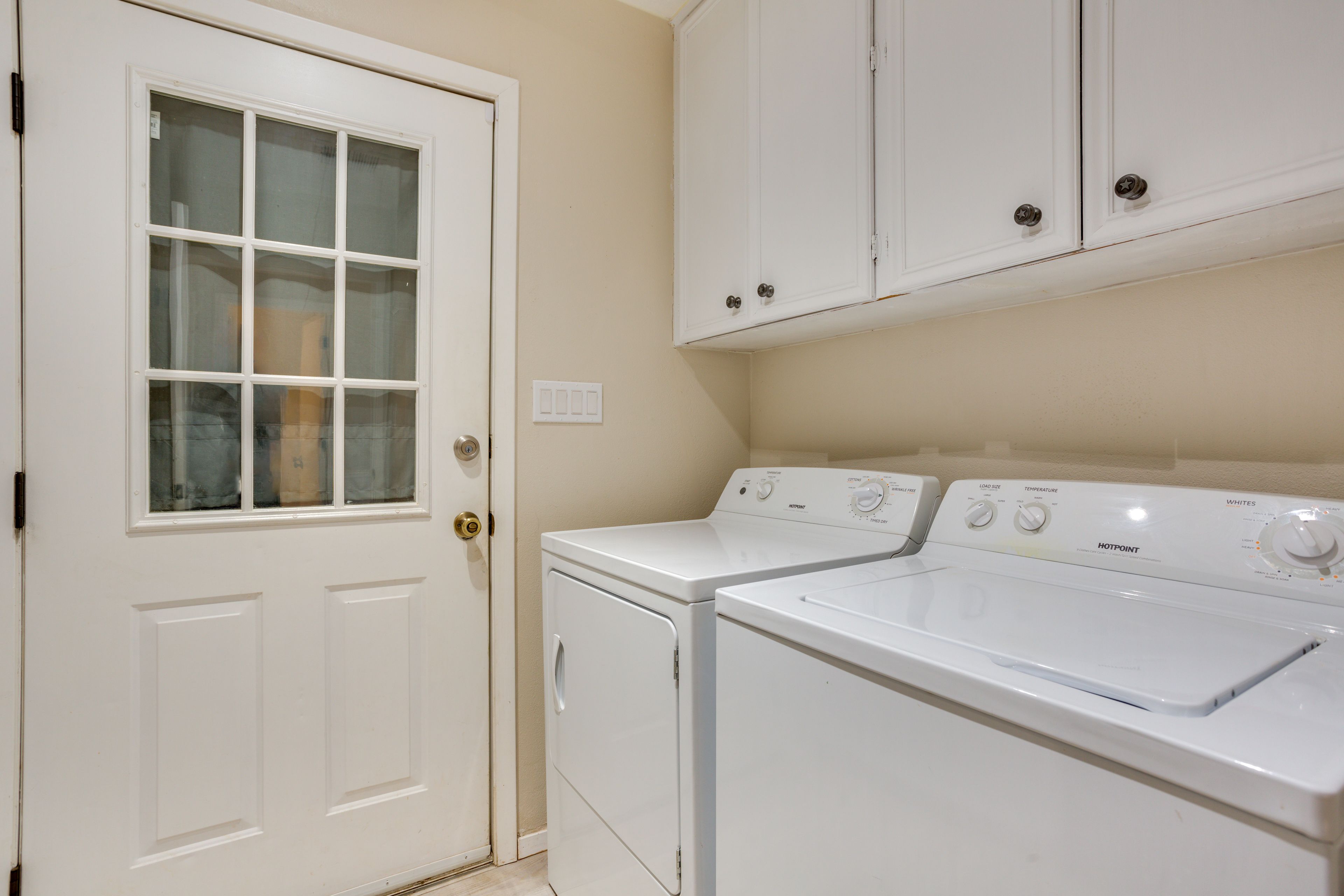 Laundry Room | Washer & Dryer