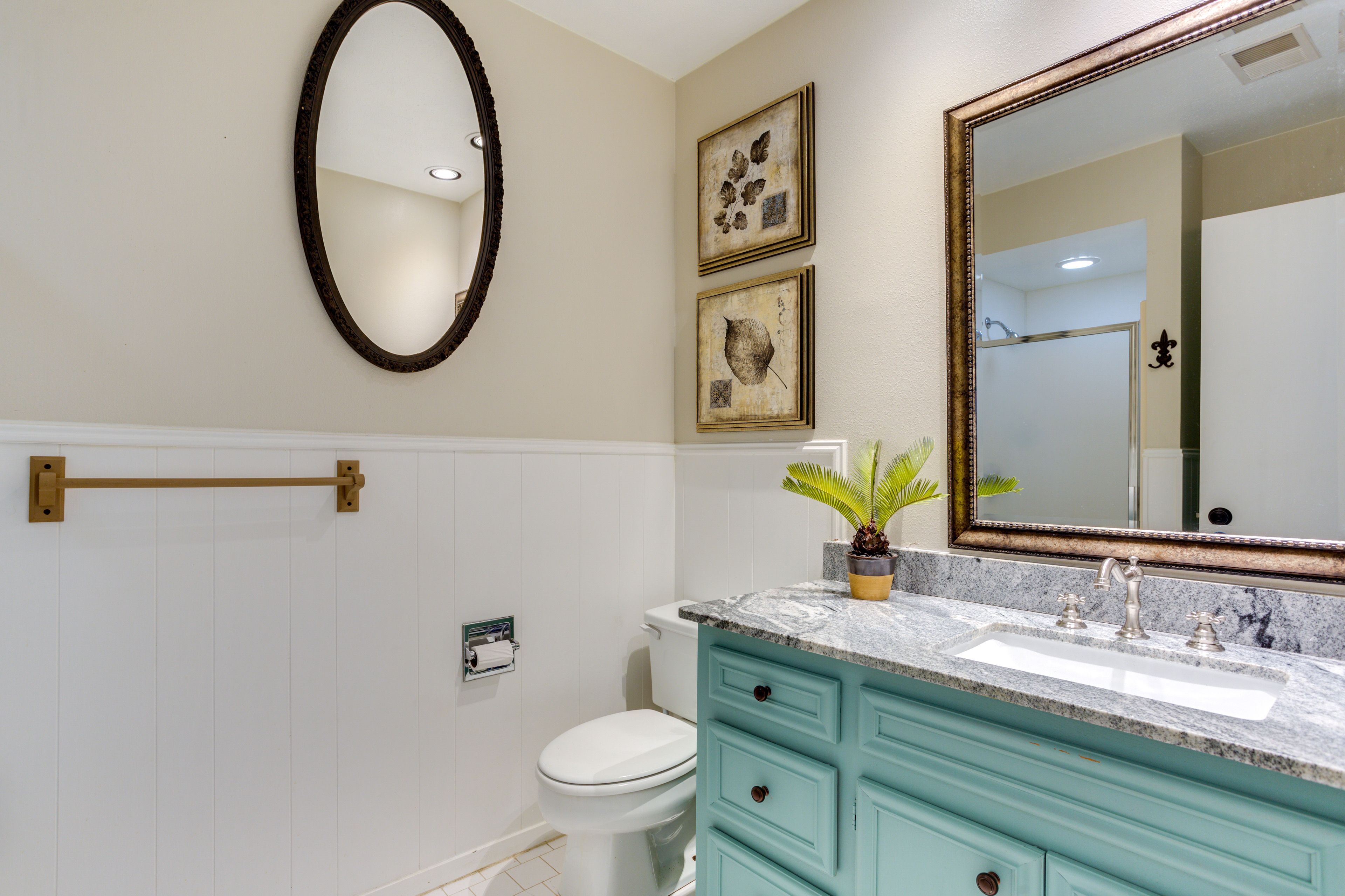 Full Bathroom | Walk-In Shower | Towels Provided