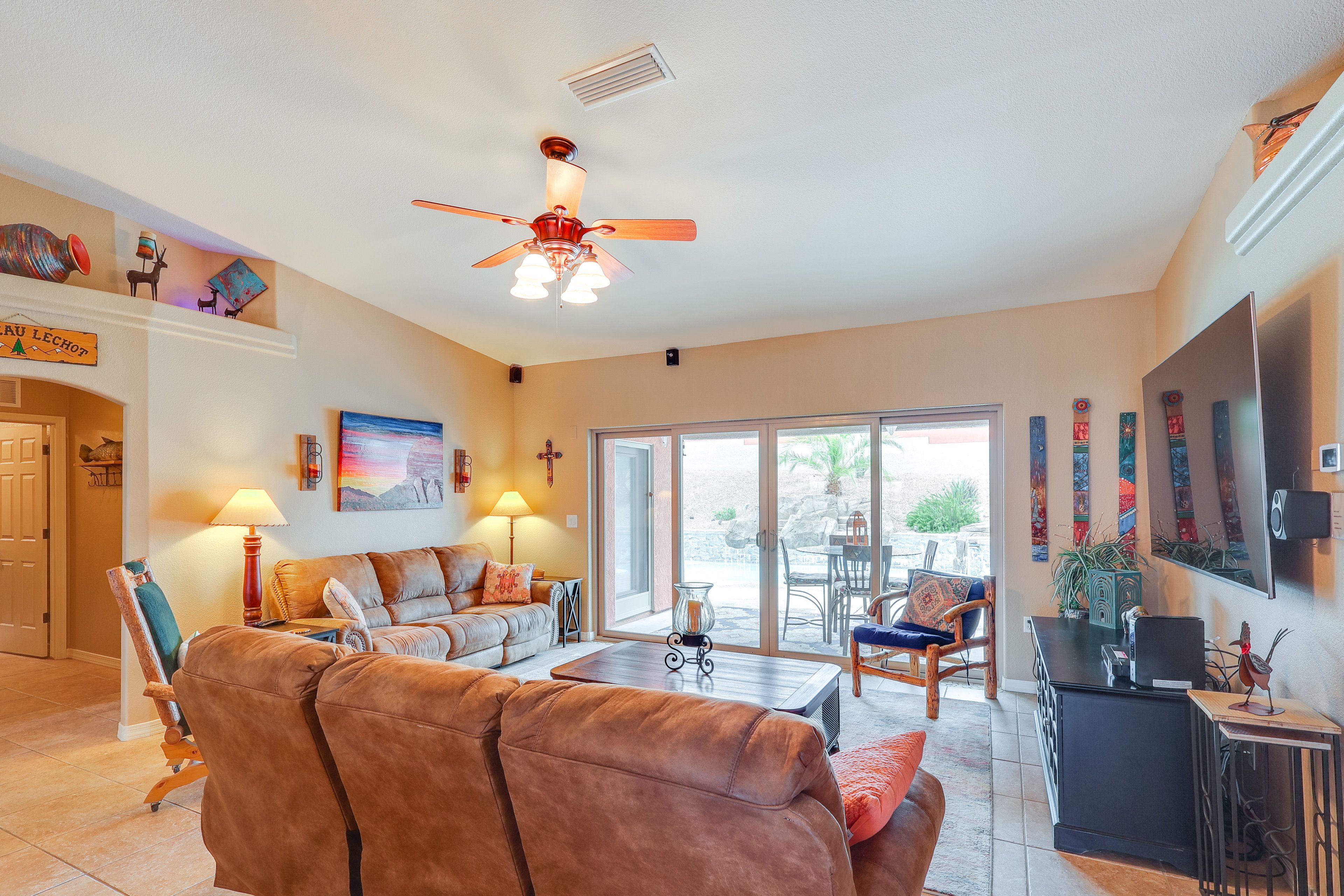 Living Room | Free WiFi | Smart TV | Central A/C