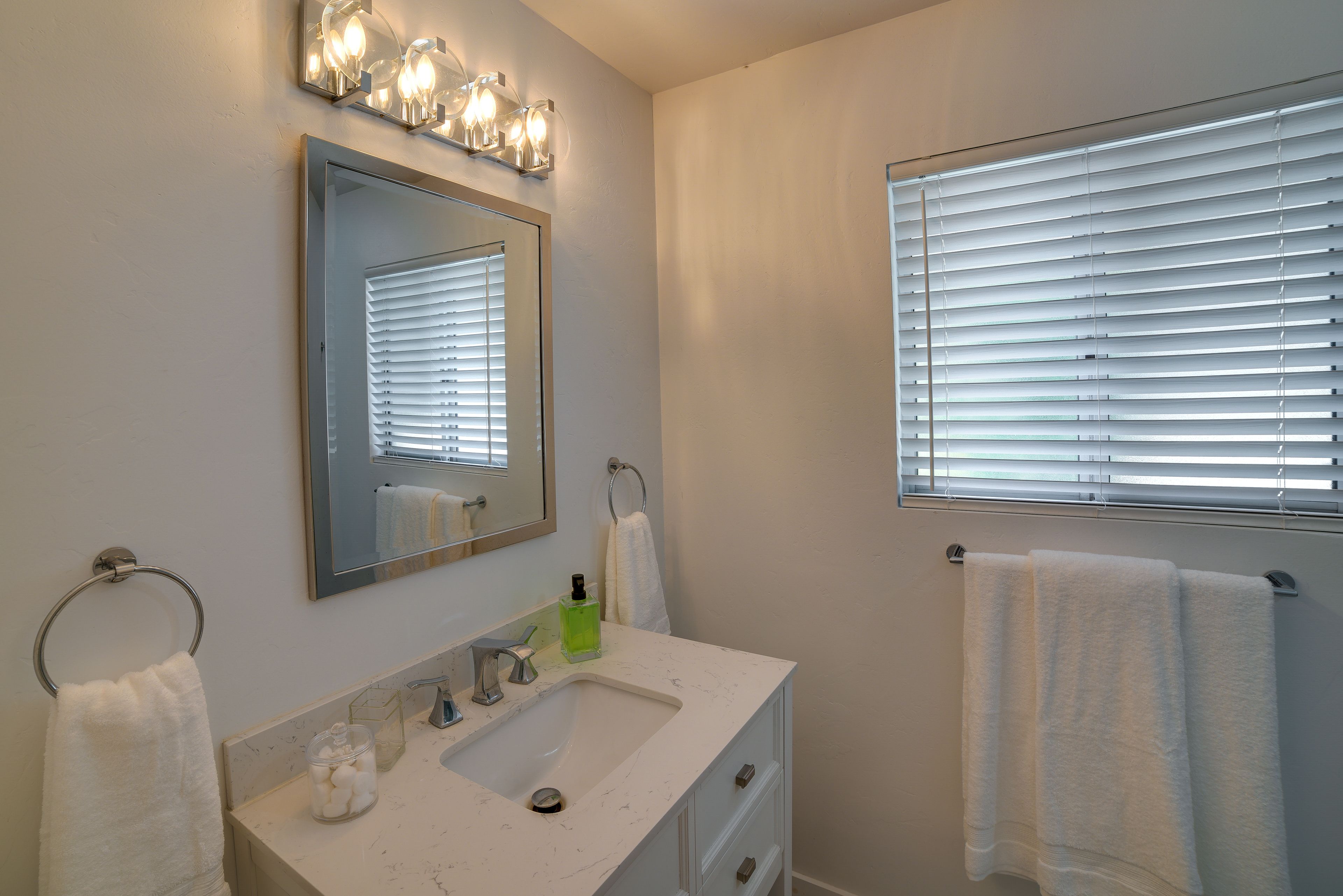 Full Bathroom | Complimentary Toiletries | Hair Dryer