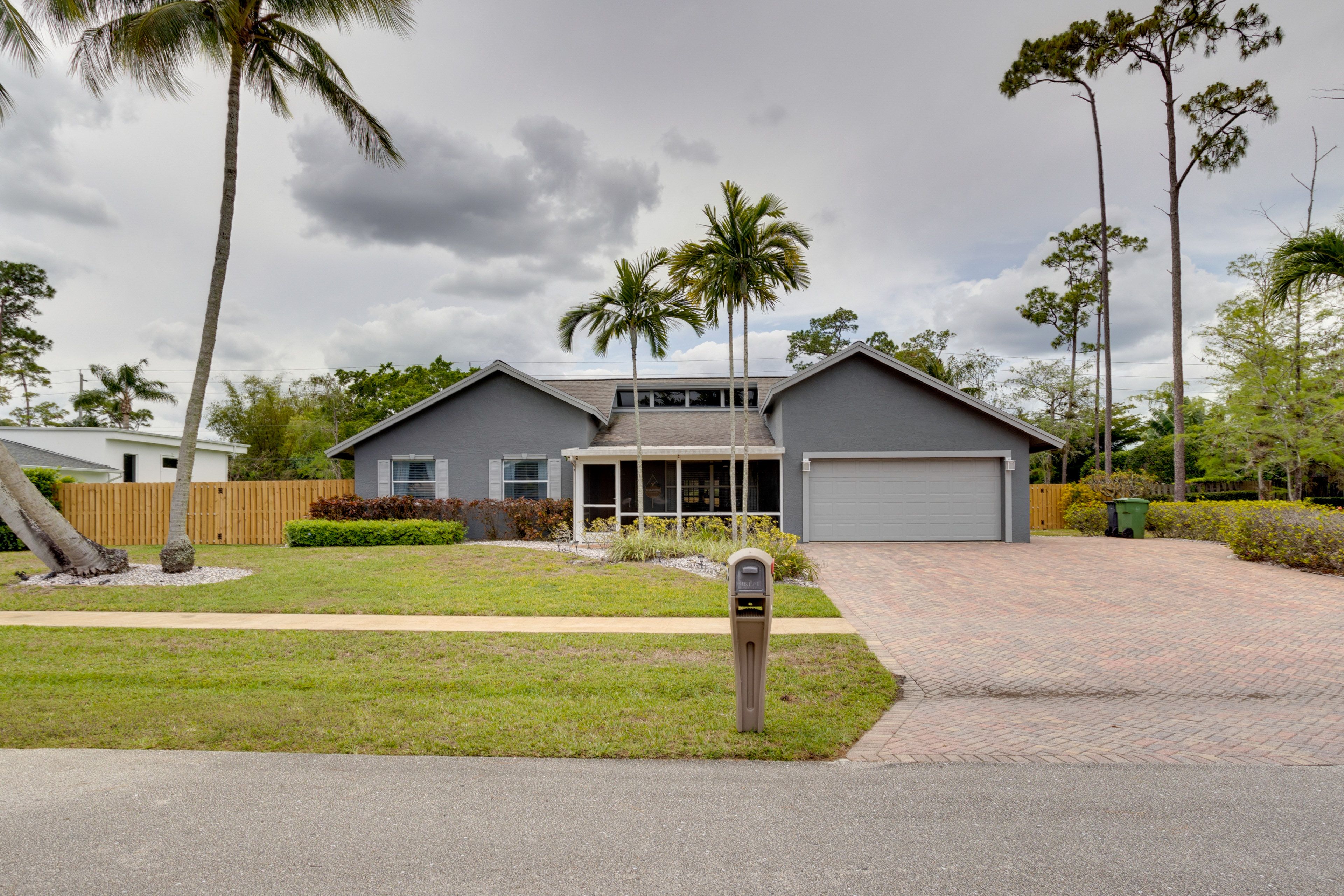 Parking | Driveway (4 Vehicles)