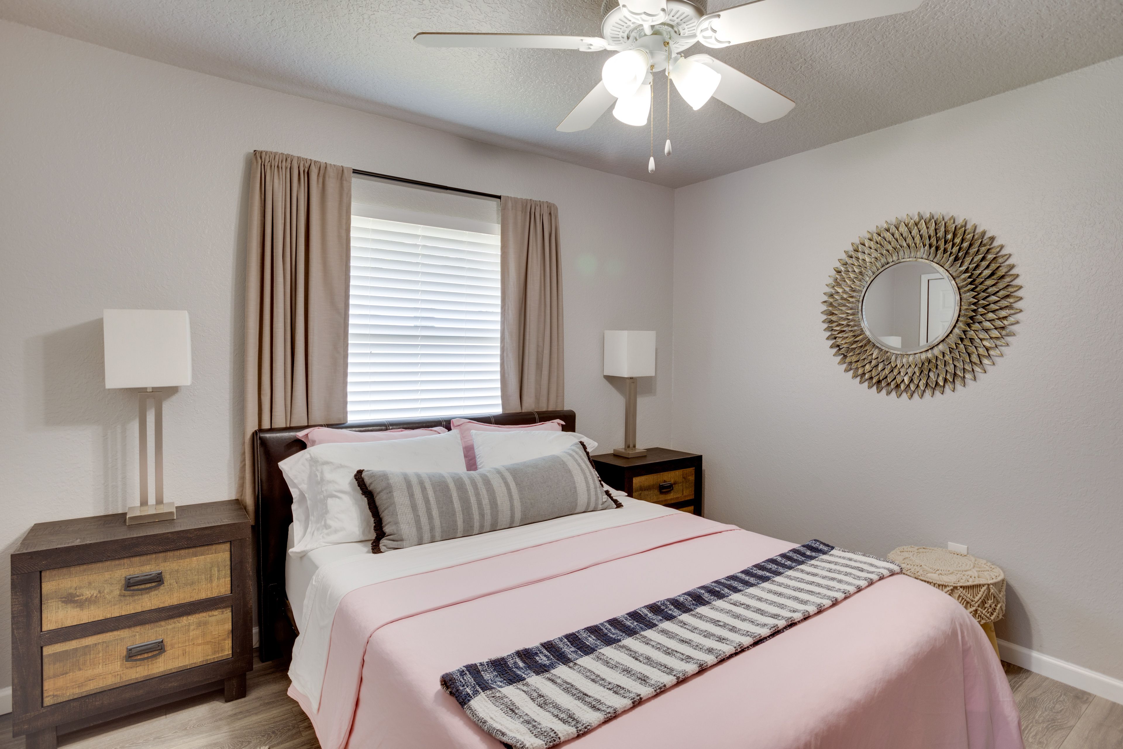 Bedroom 2 | Queen Bed | Smart TV