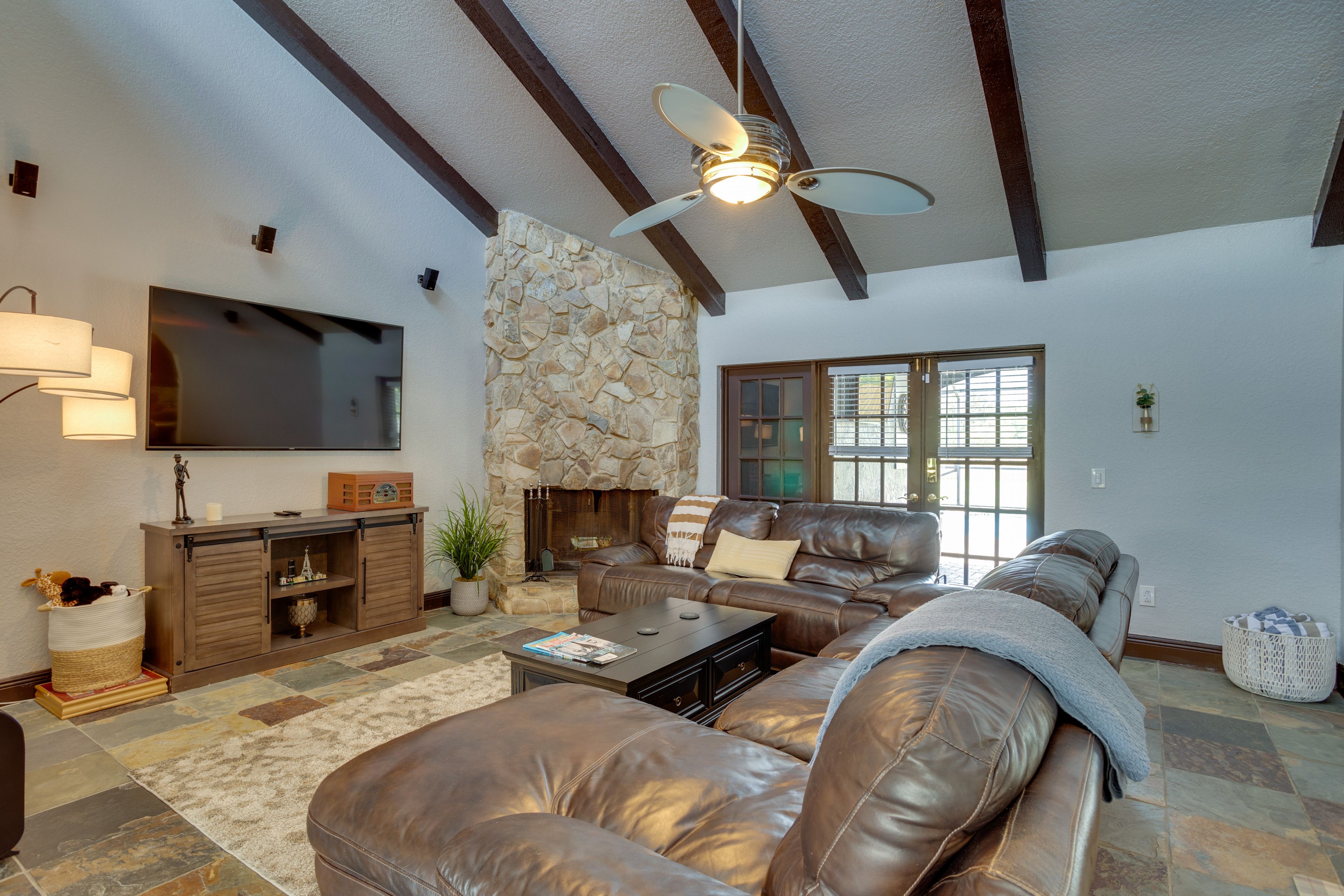 Living Room | Smart TV | Central A/C