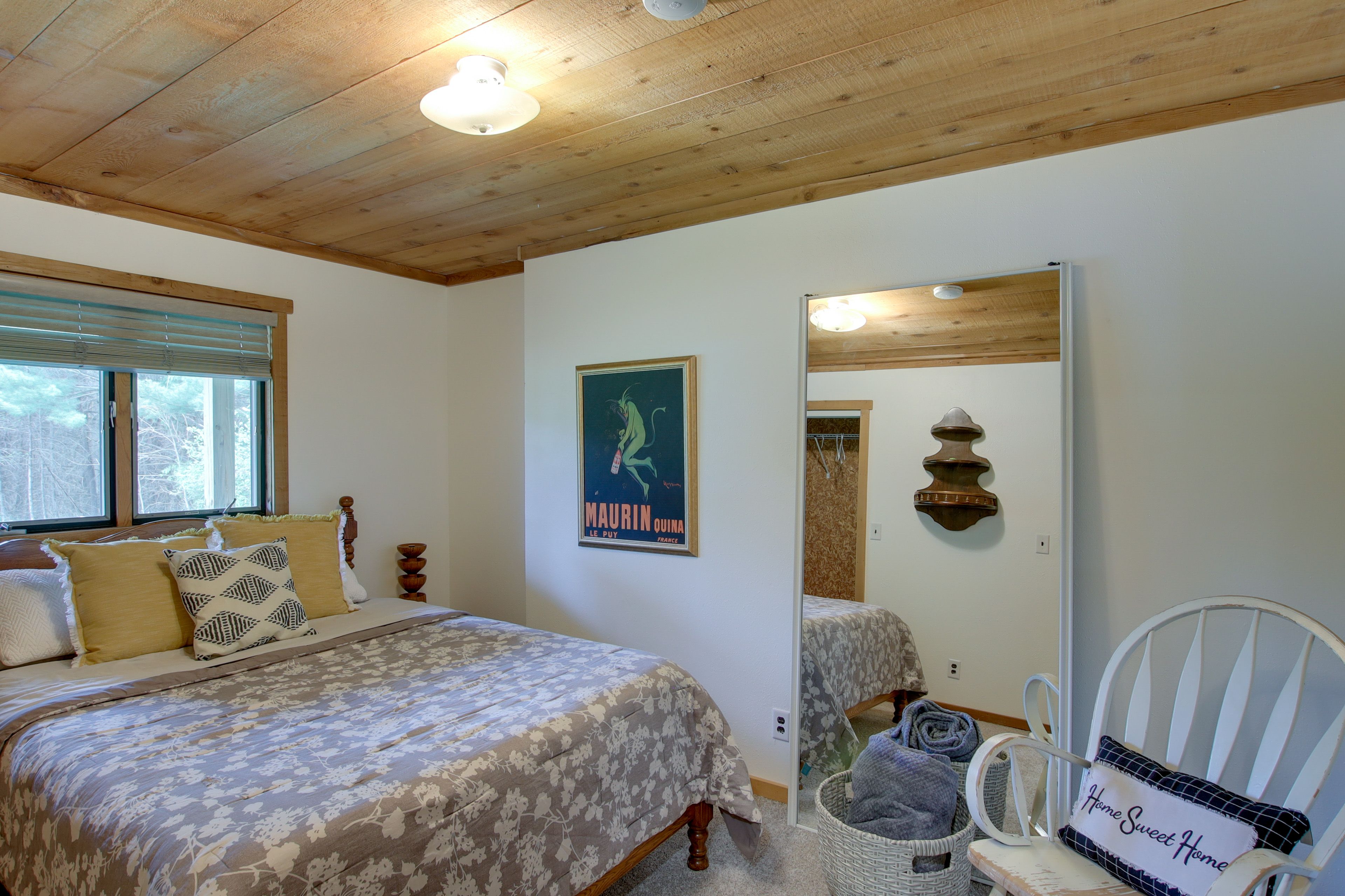 Bedroom 2 | Queen Bed | 1st Floor | Hangers