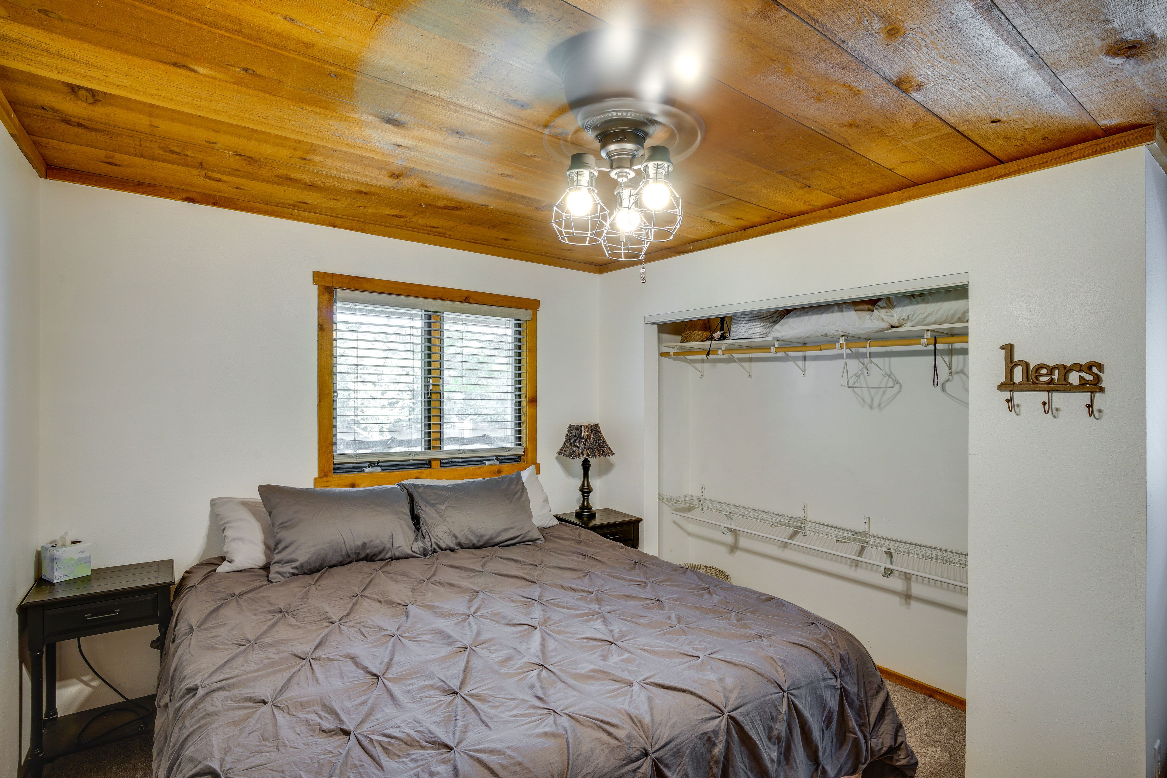 Bedroom 1 | King Bed | 1st Floor | Linens Provided