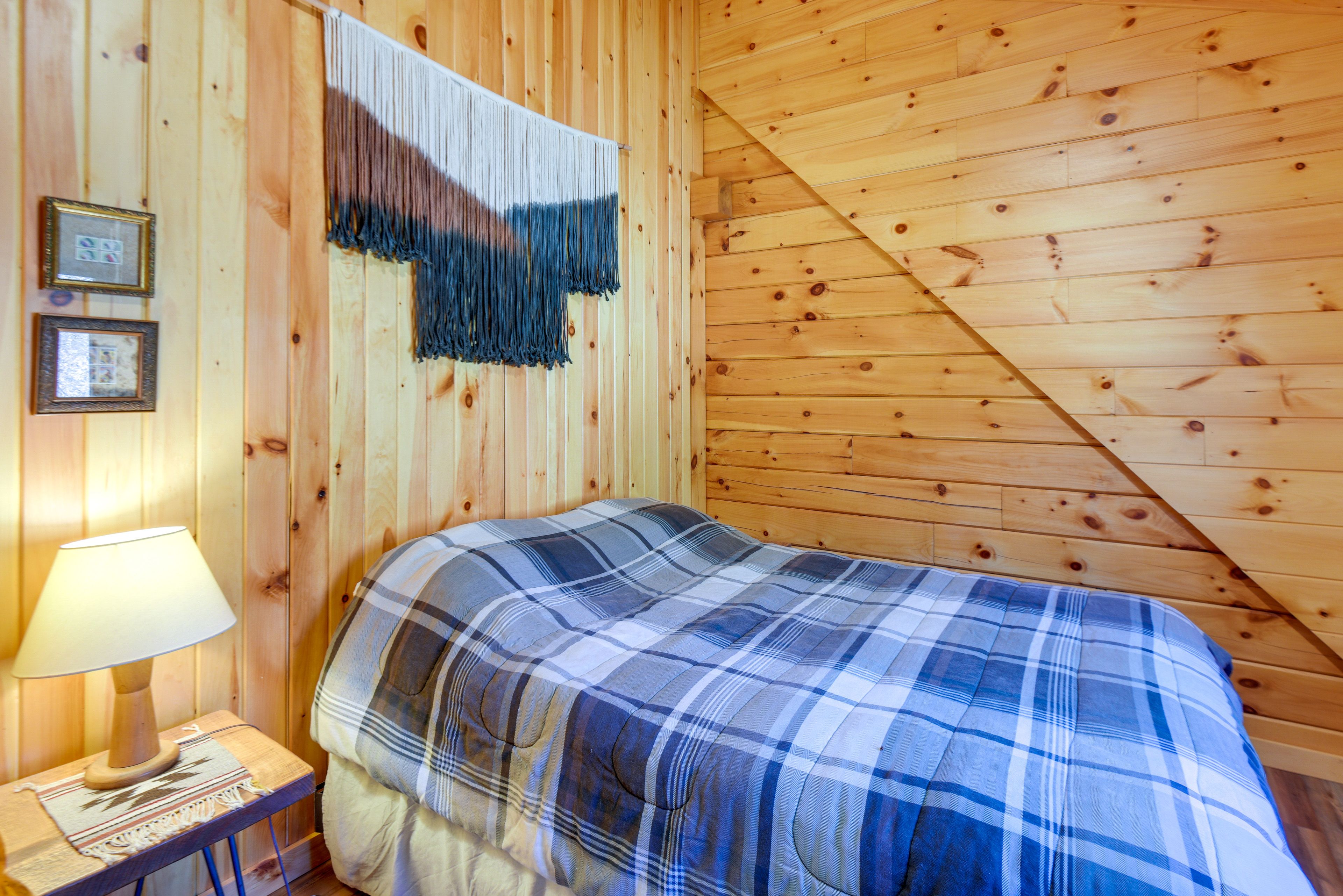 Bedroom 2 | Queen Bed