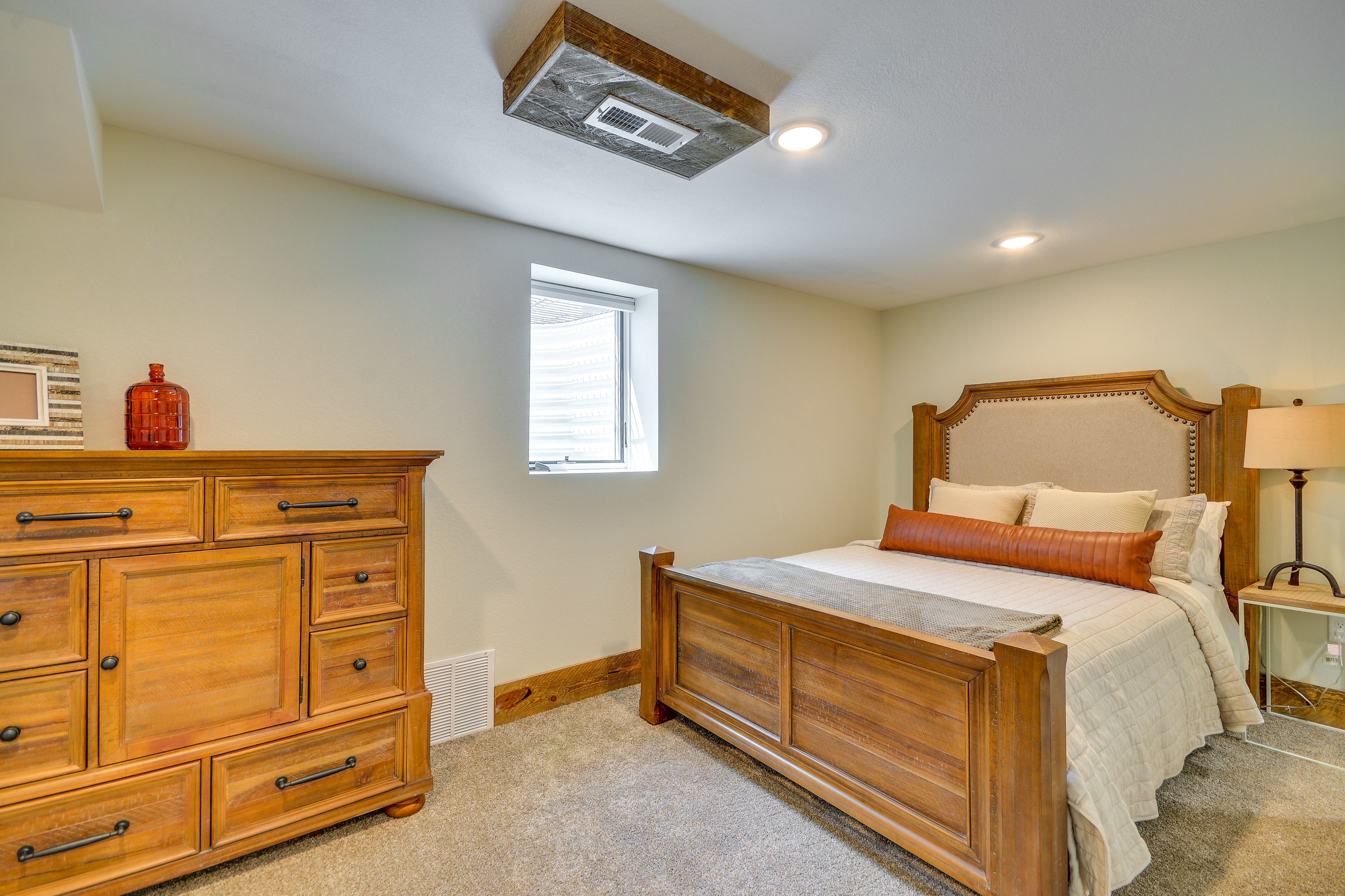 Bedroom 2 | Queen Bed
