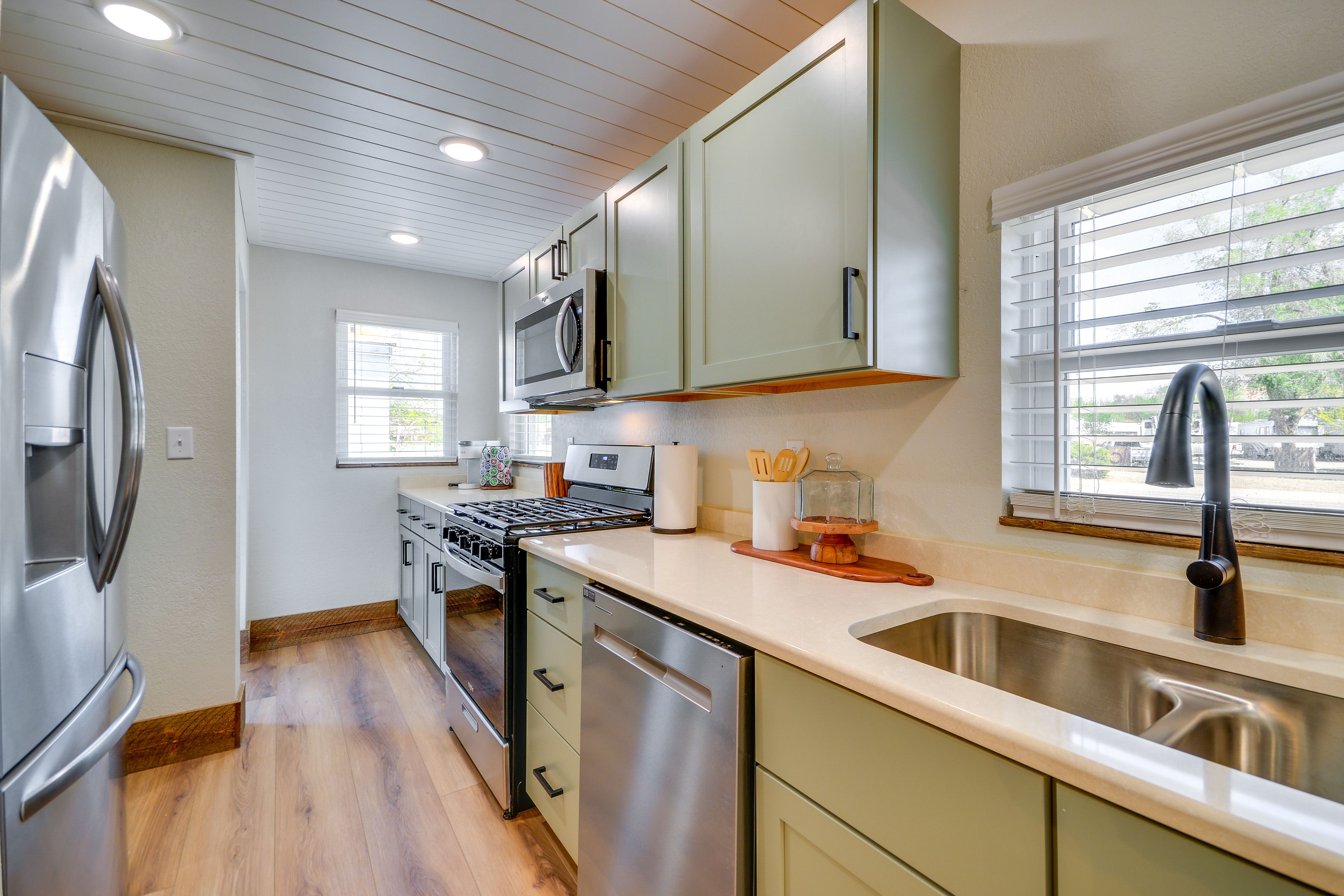 Kitchen | Coffee Maker | Toaster | Crockpot