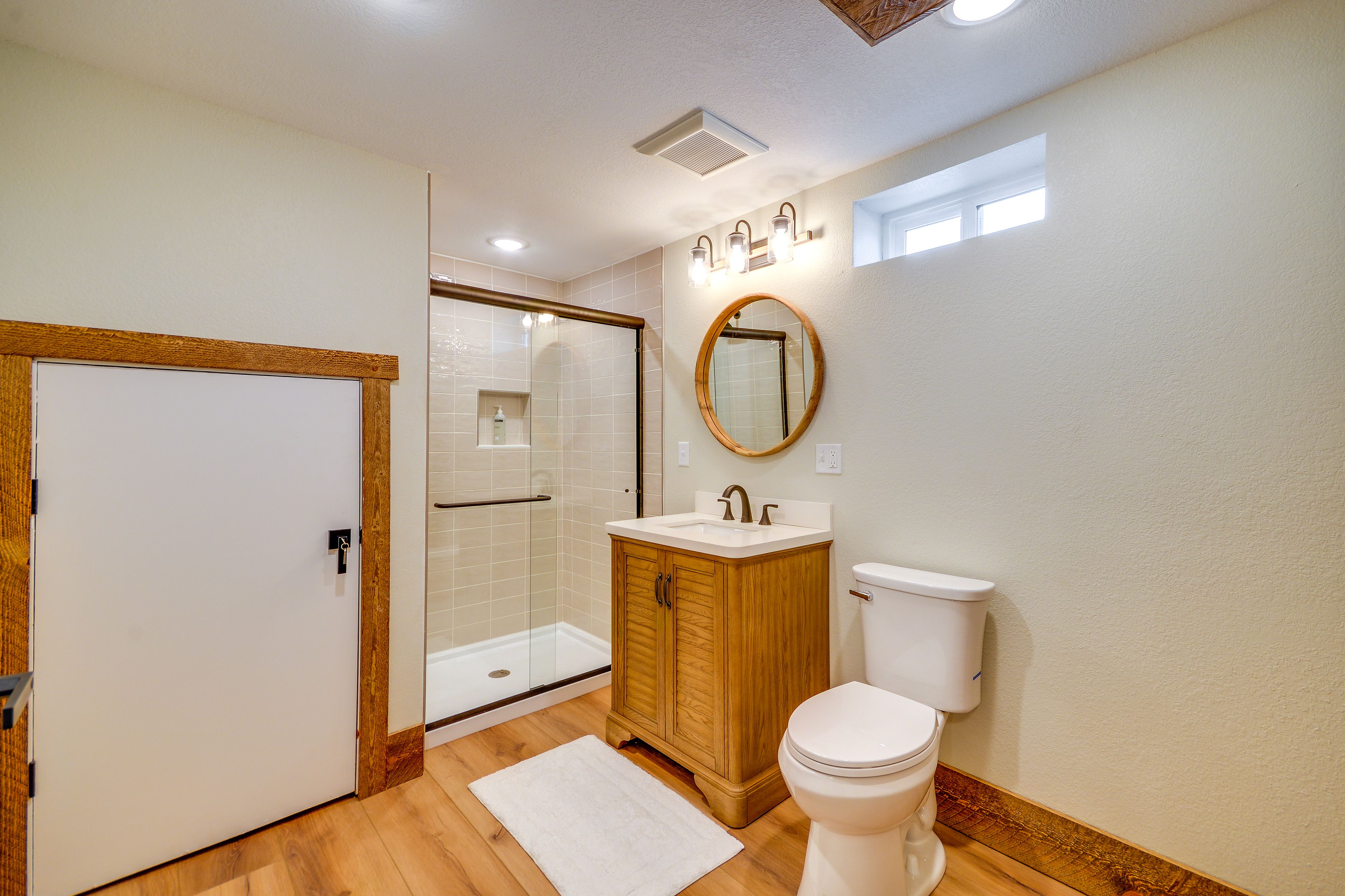 Full Bath | Towels Provided