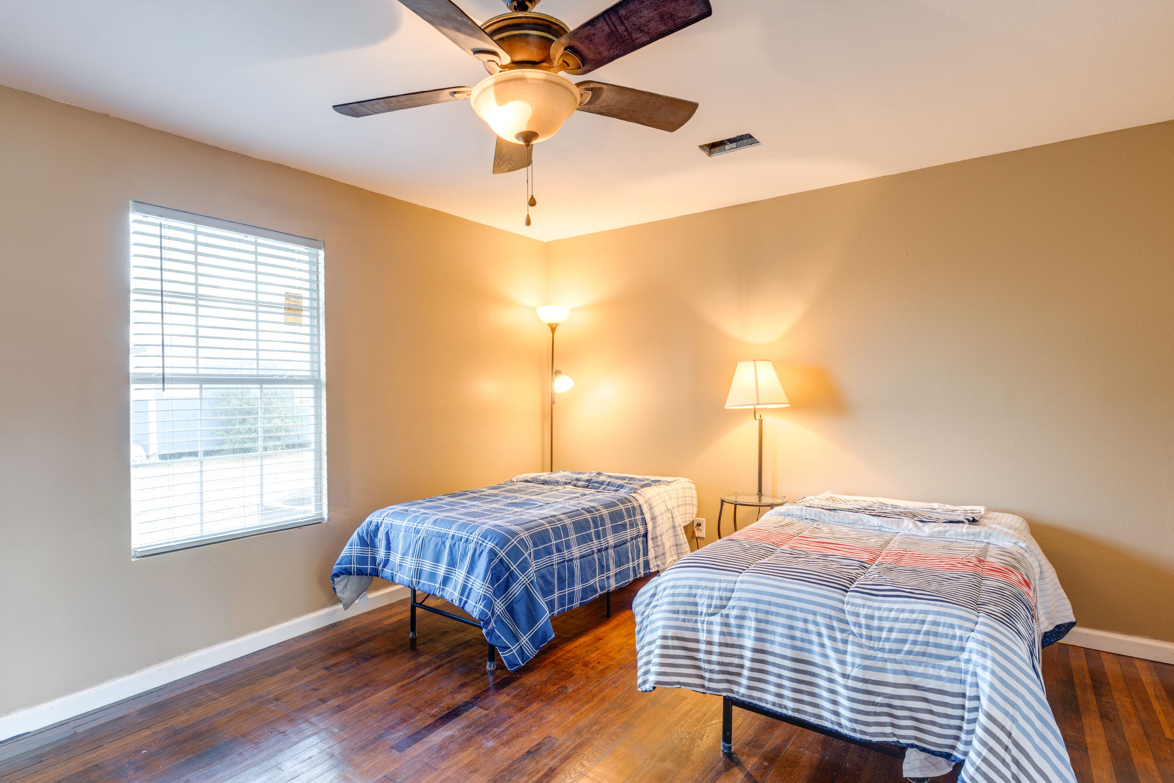 Bedroom 3 | 2 Twin Beds | Flat-Screen TV