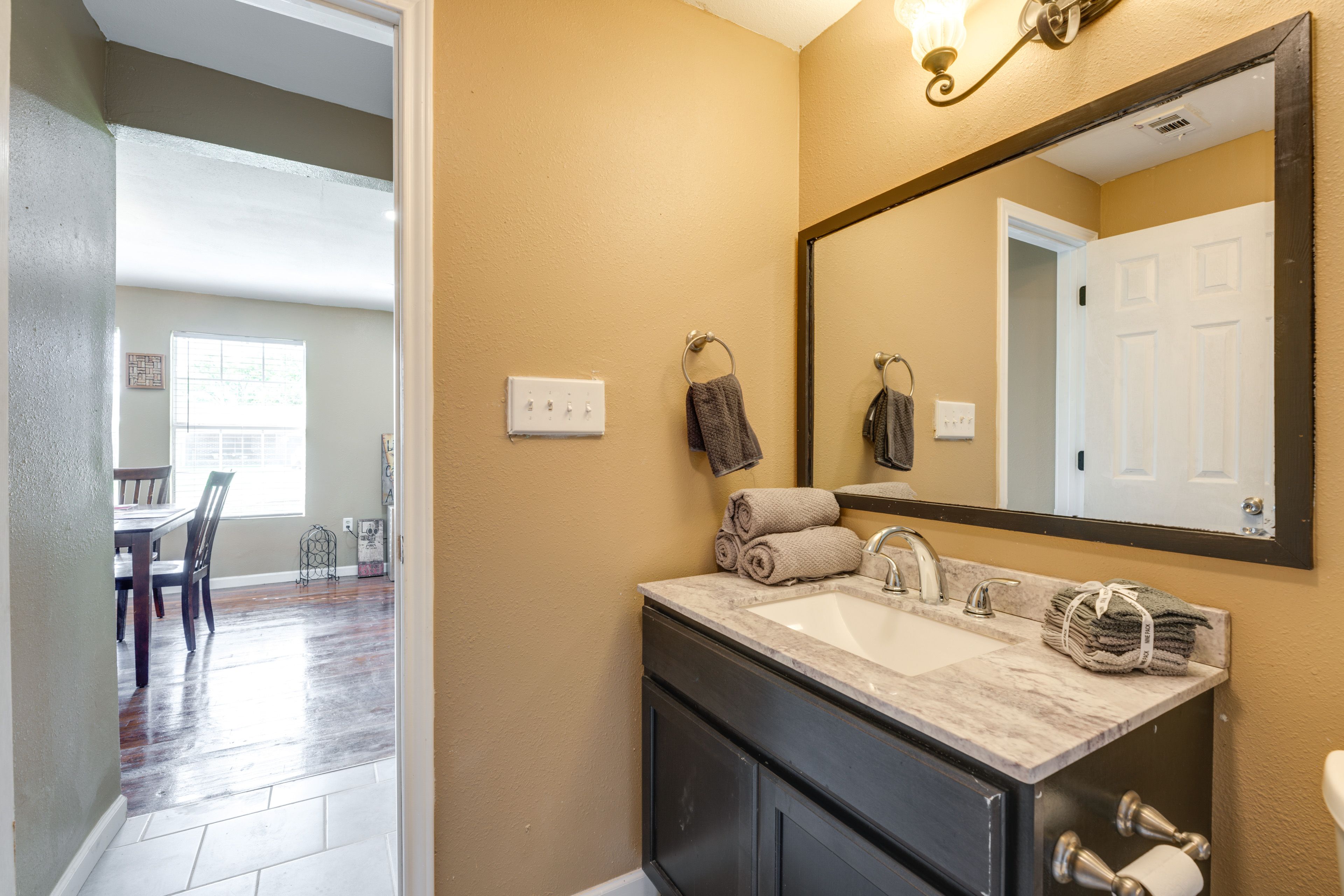 Full Bathroom | Complimentary Toiletries