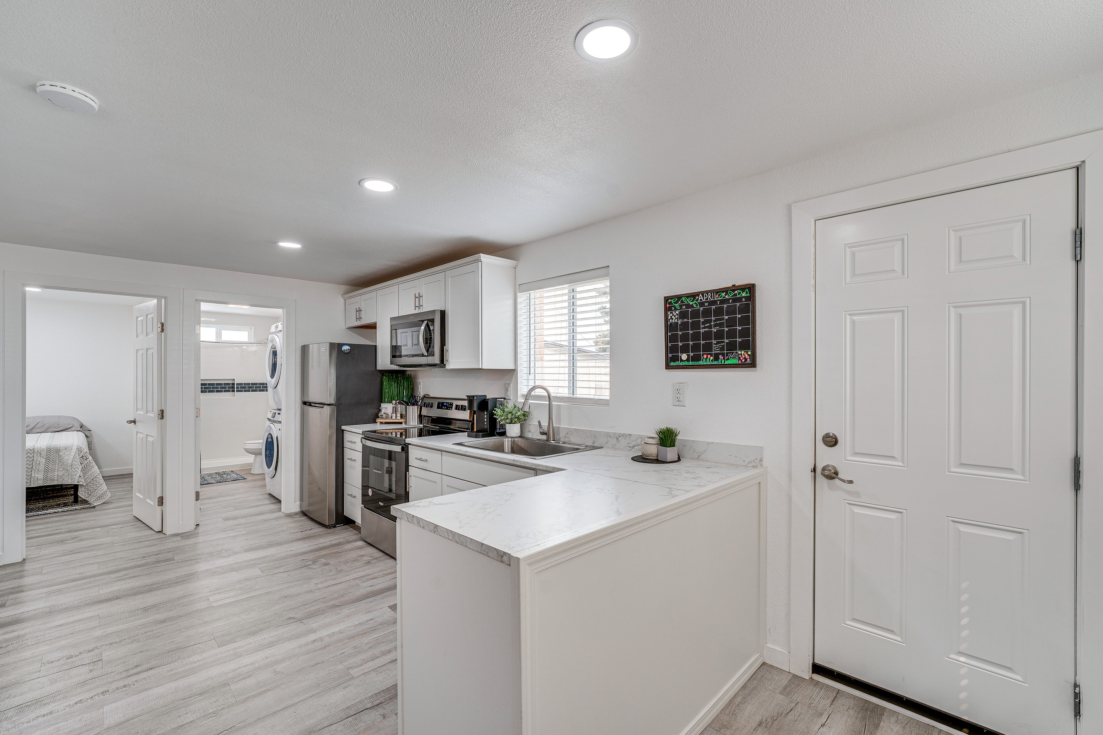 Kitchen | Keurig Coffee Maker | Blender | Toaster | Cooking Basics