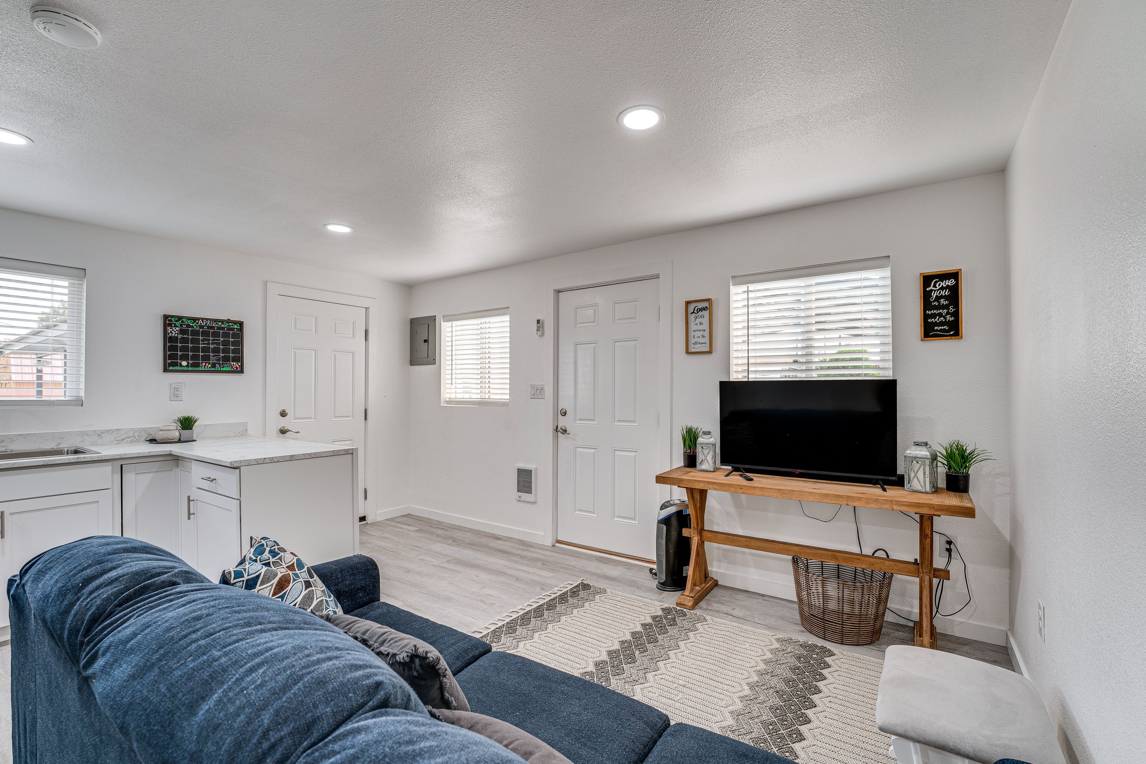 Living Room | Full Sleeper Sofa | Smart TV | Free WiFi