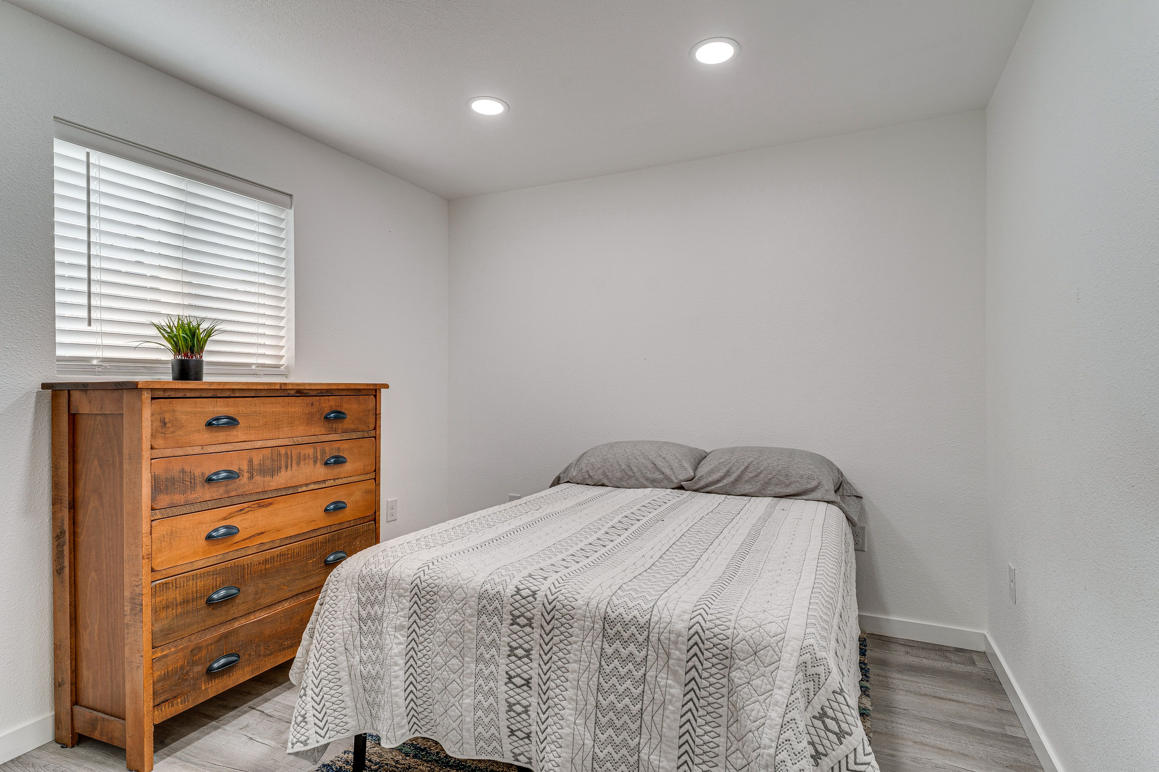 Bedroom | Full Bed | Linens Provided