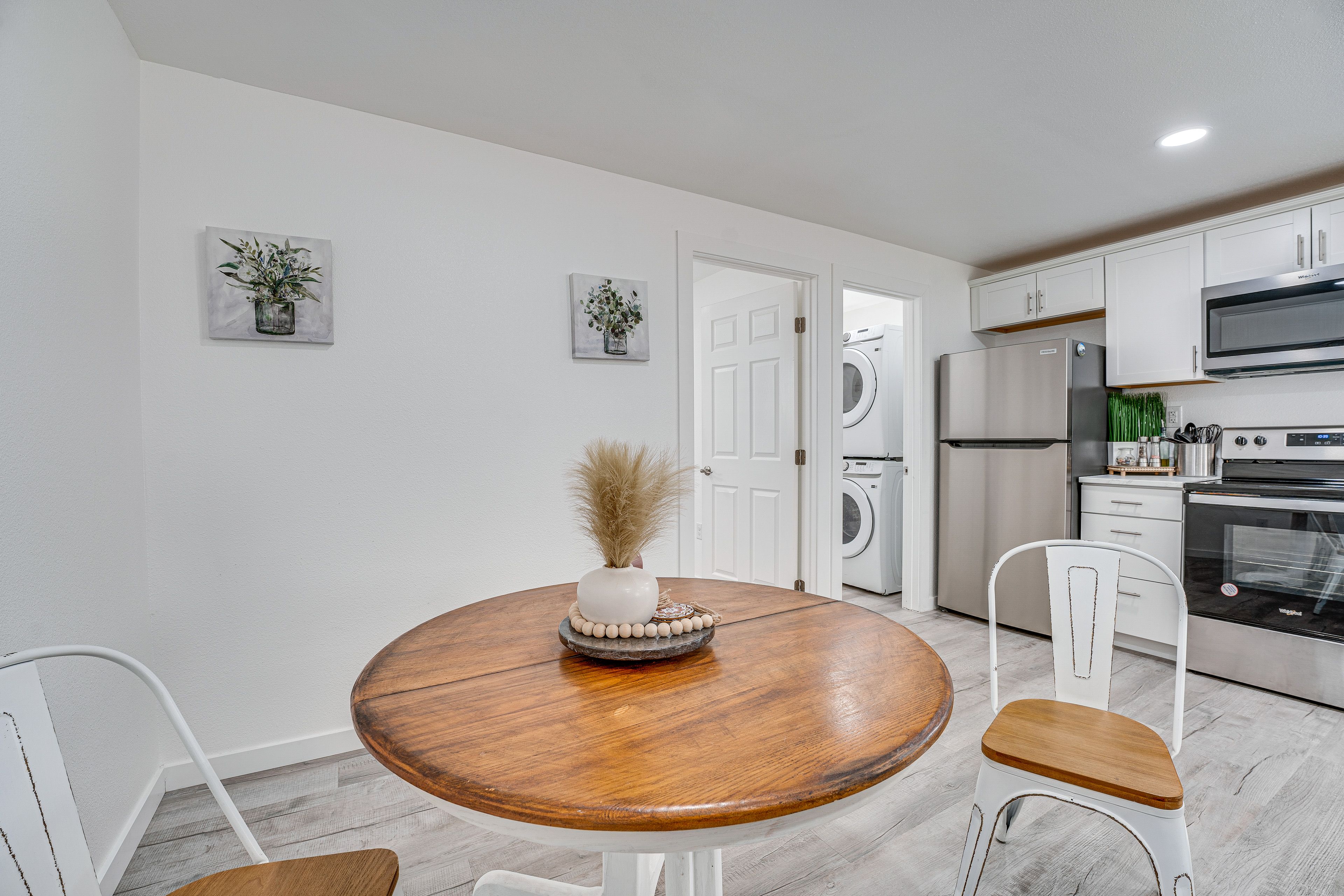 Dining Area | Dishware & Flatware Provided