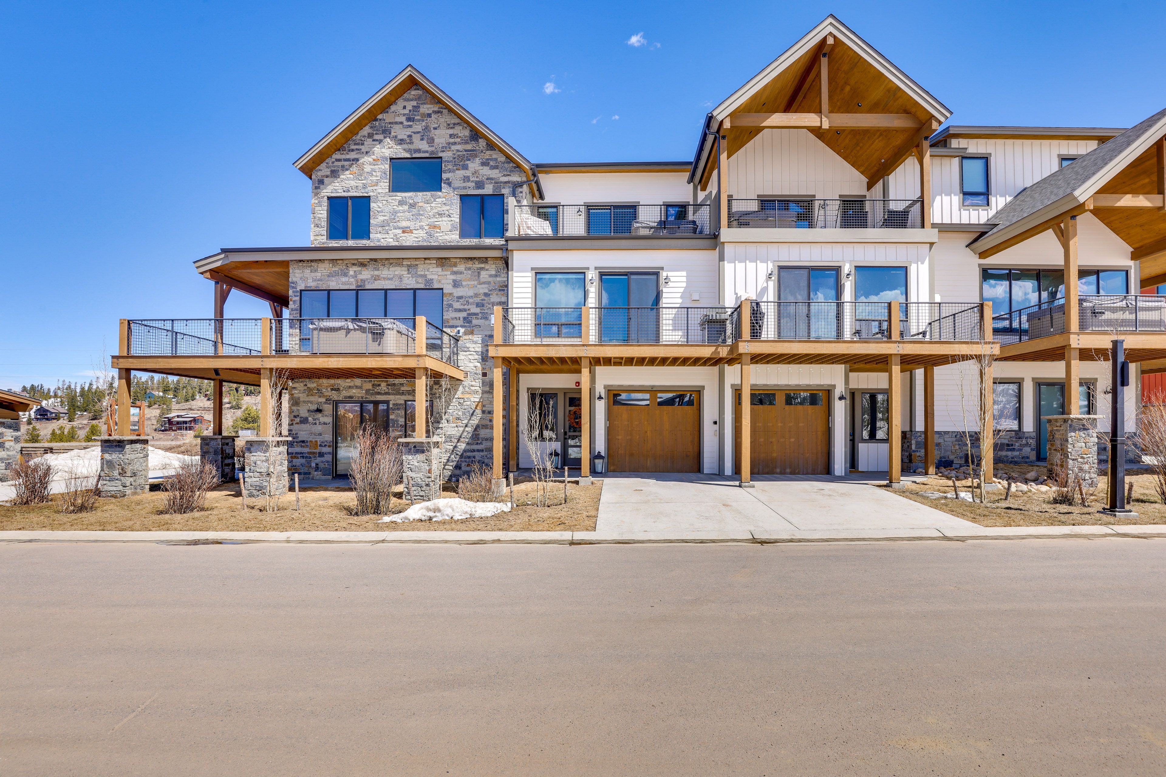 Townhome Exterior | No Street Parking