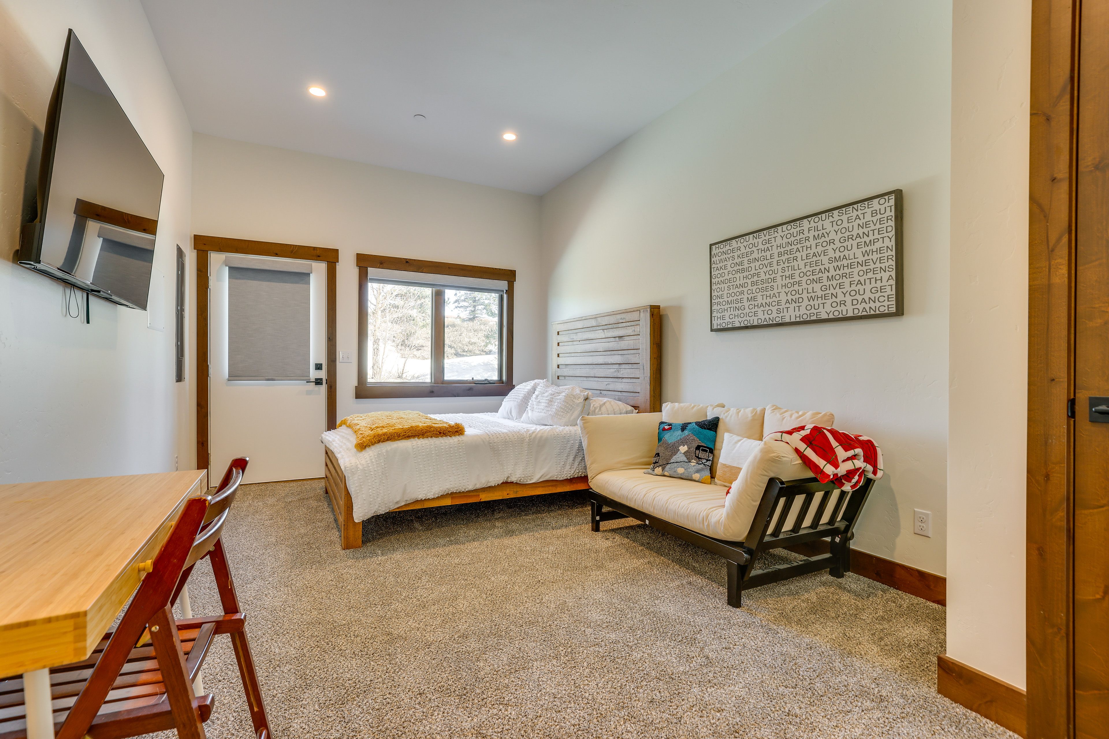 Bedroom 4 | Lower Level | Queen Bed | Twin Futon | Smart TV