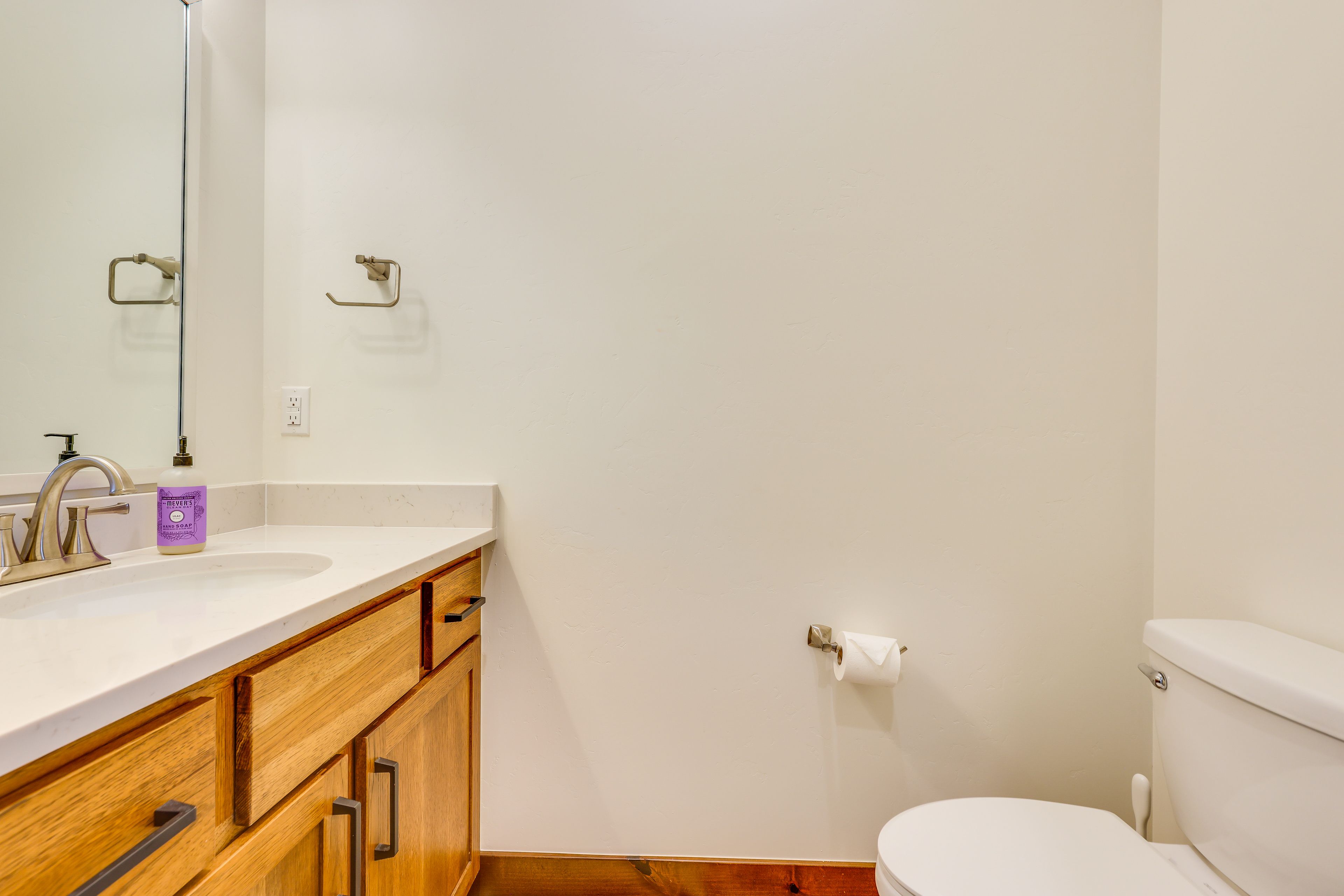 Half Bathroom | Middle Level