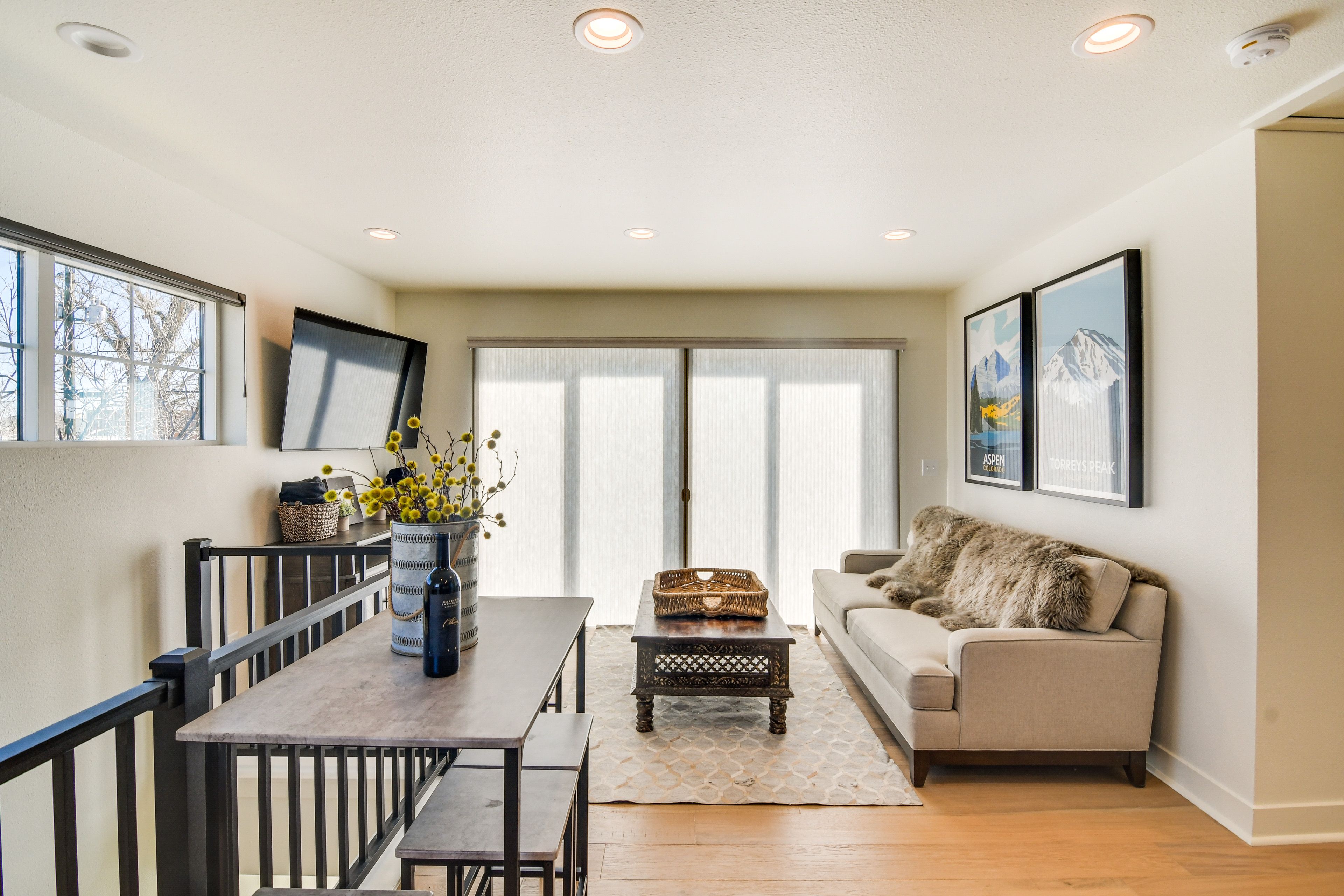 Dining Area | Dishware/Flatware Provided