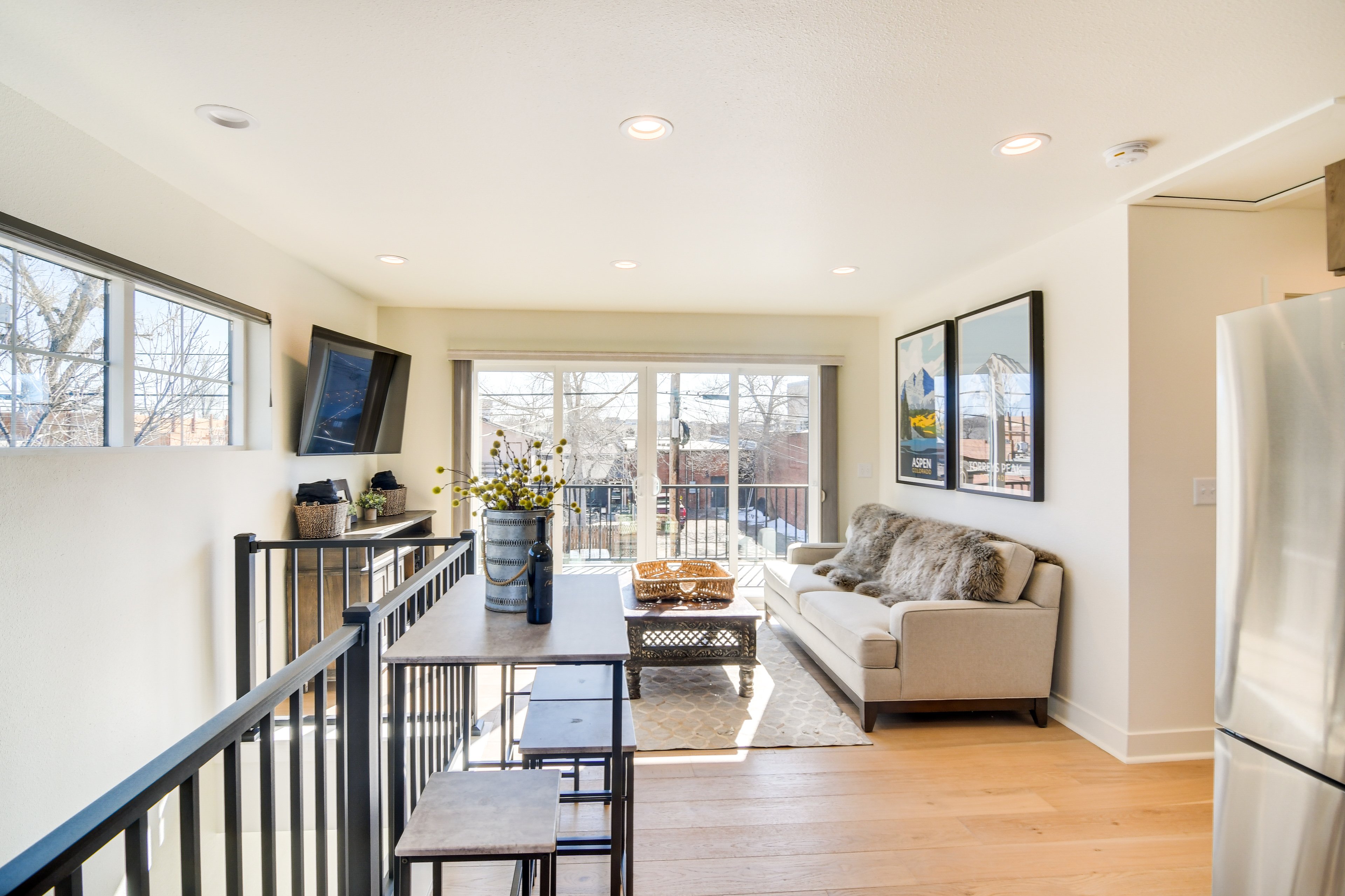 Living Room | Free WiFi | Central A/C | Smart TV