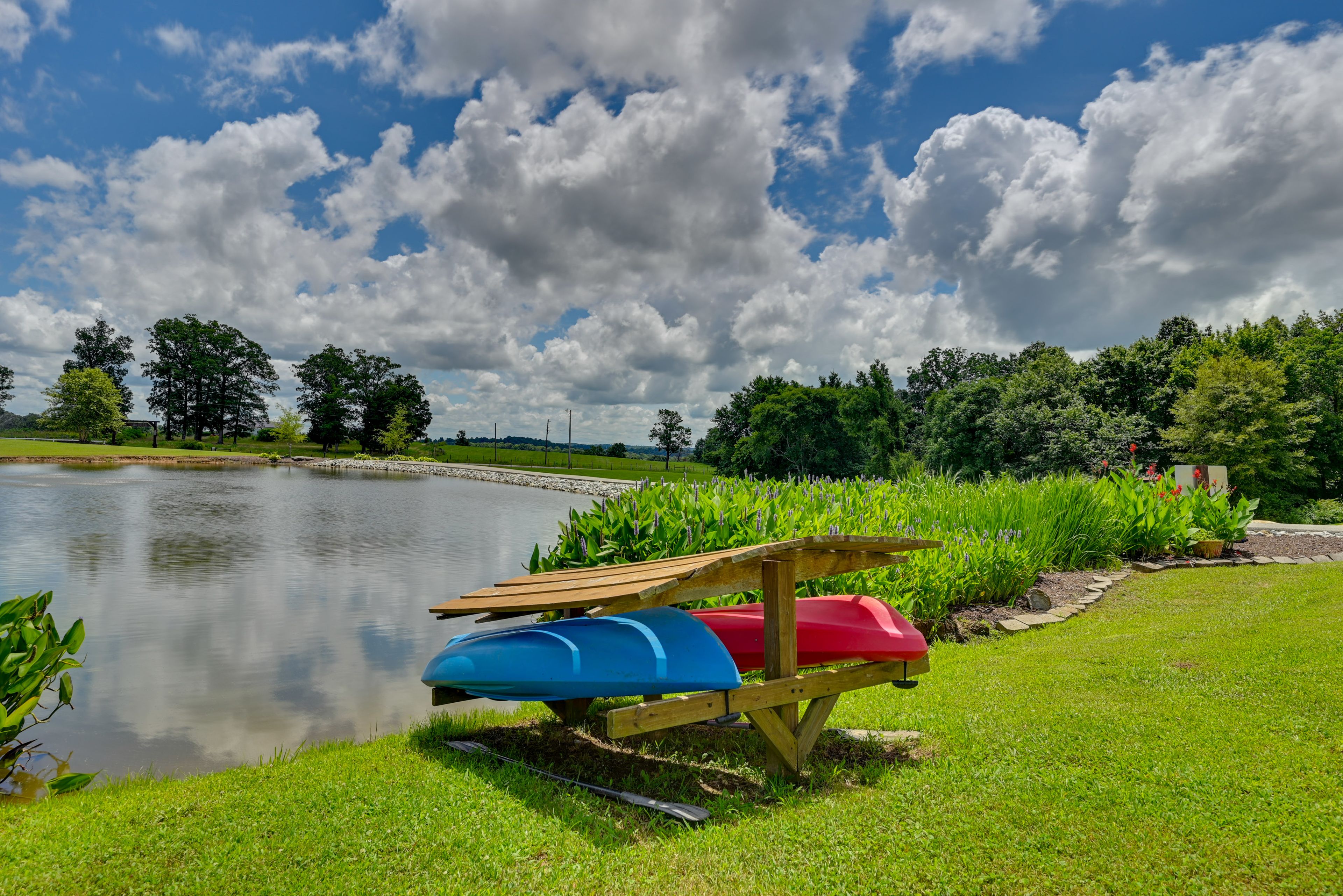 Lake Access | Hiking Trails On-Site
