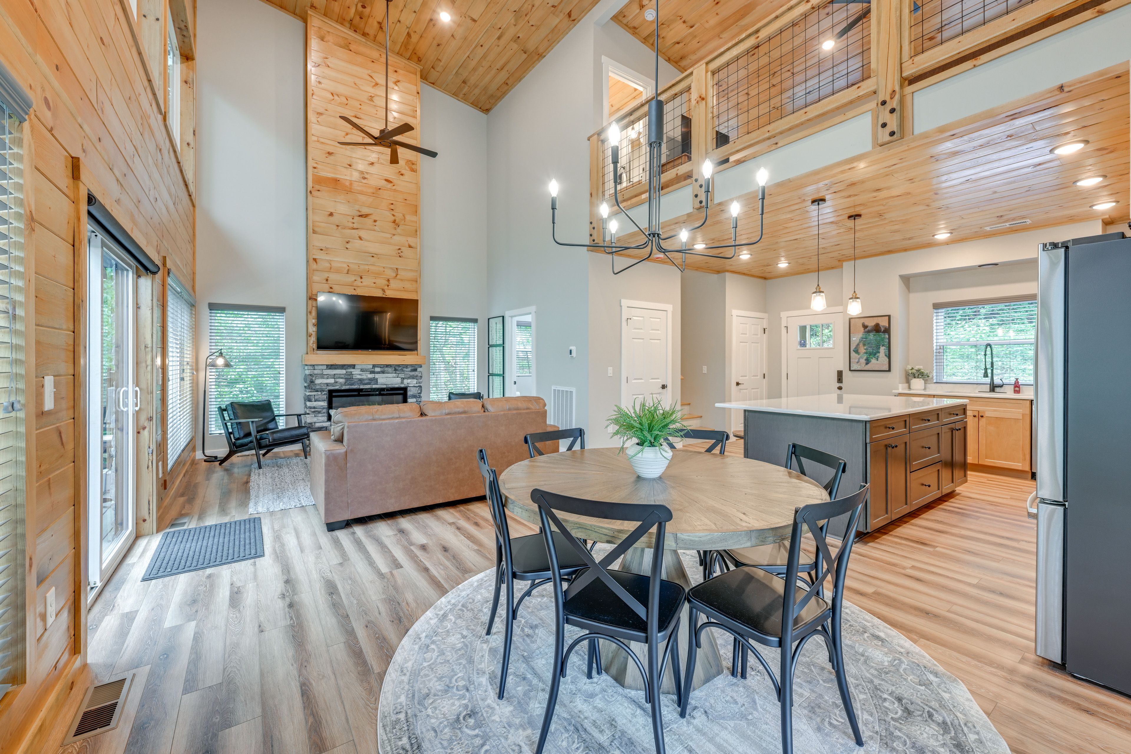 3-Story Home | Free WiFi | Central A/C & Heating