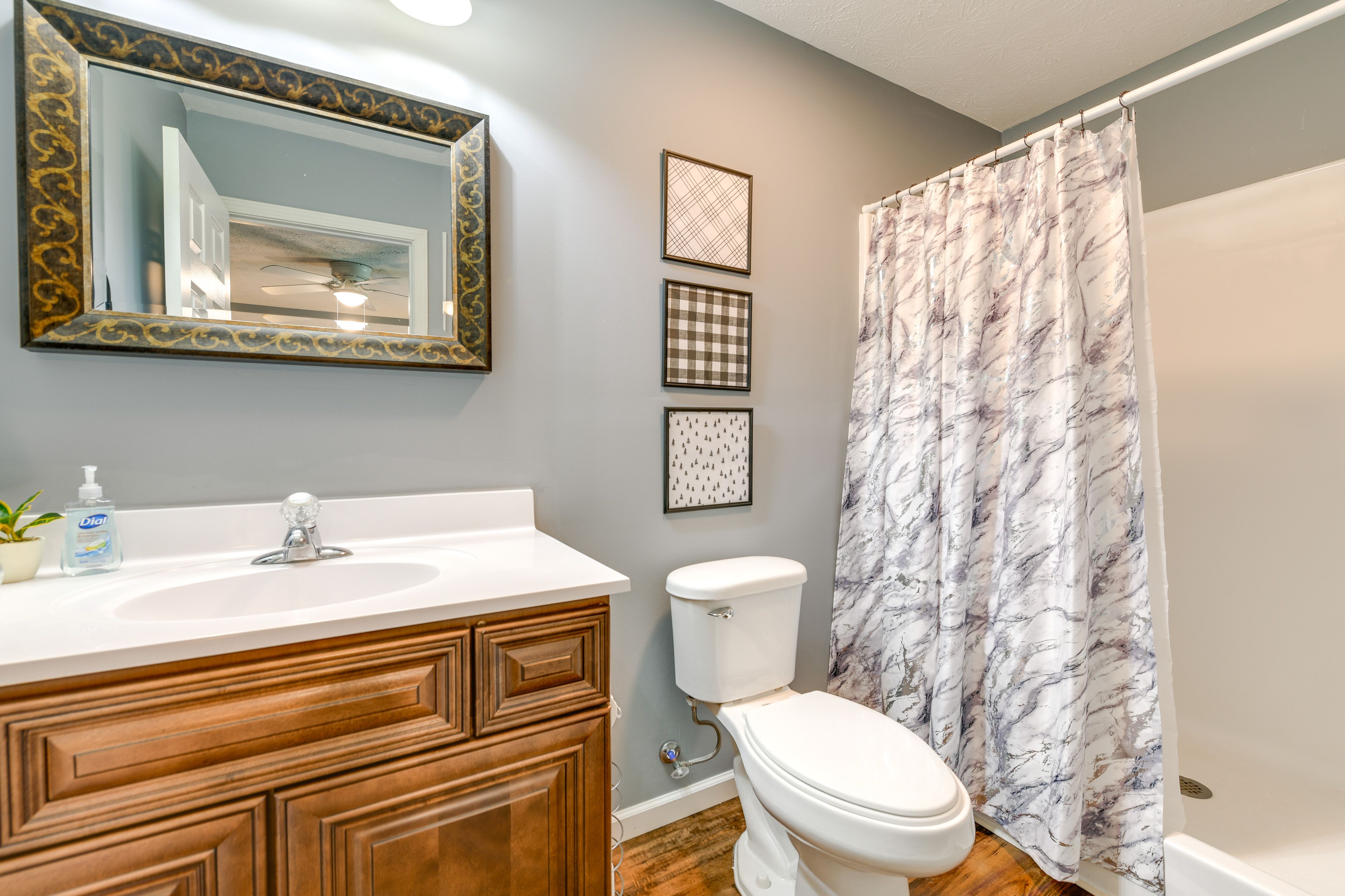 En-Suite Bathroom | Towels Provided | Complimentary Toiletries