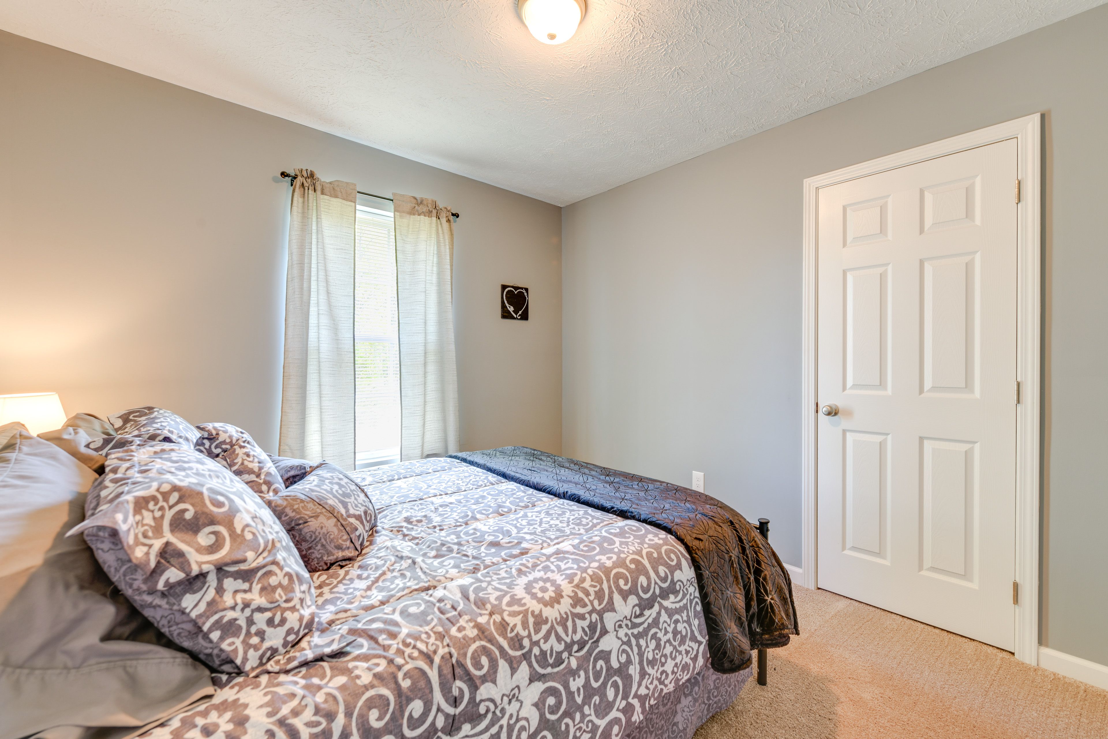 Bedroom 3 | Queen Bed