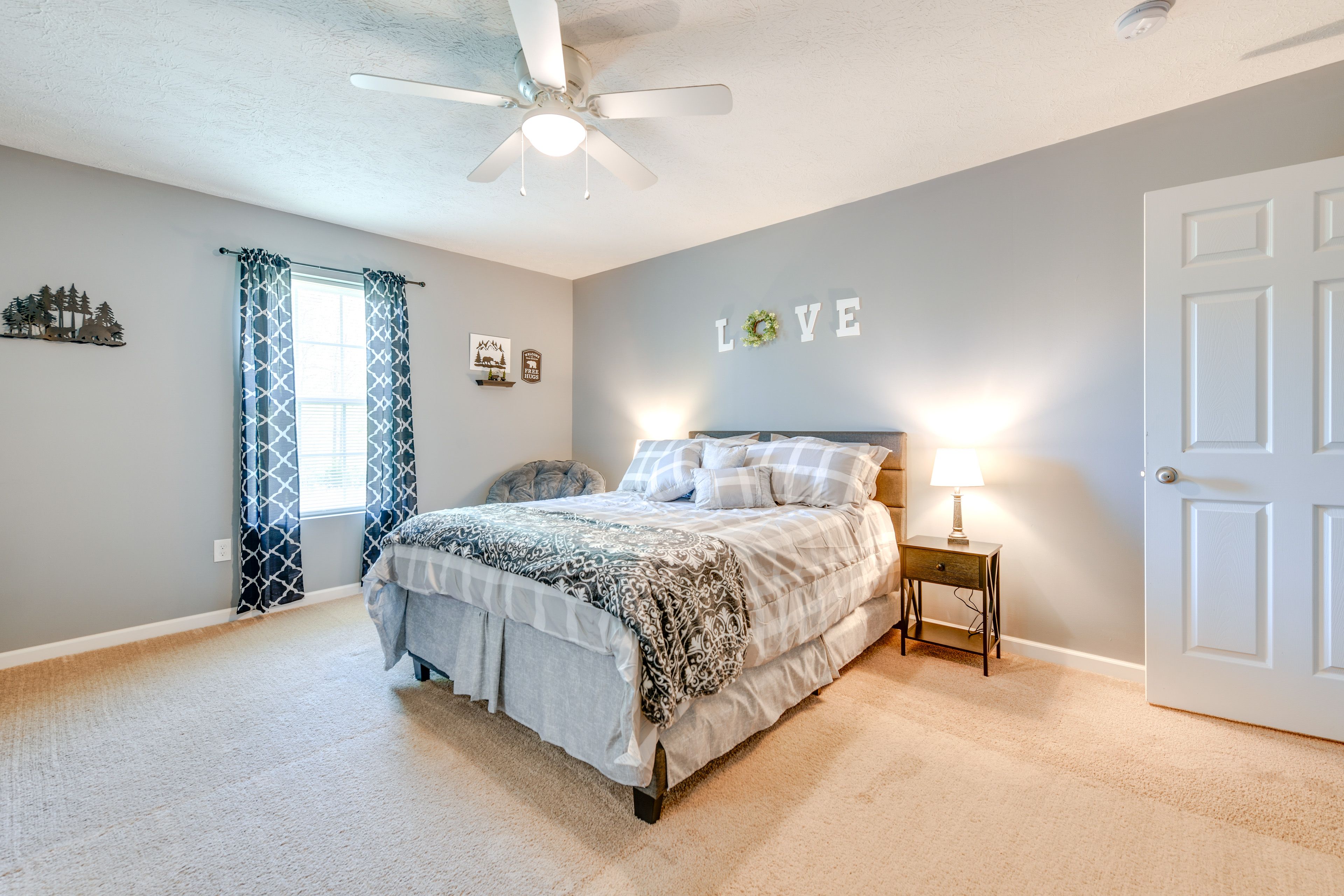 Bedroom Suite | Queen Bed | Smart TV | Linens Provided