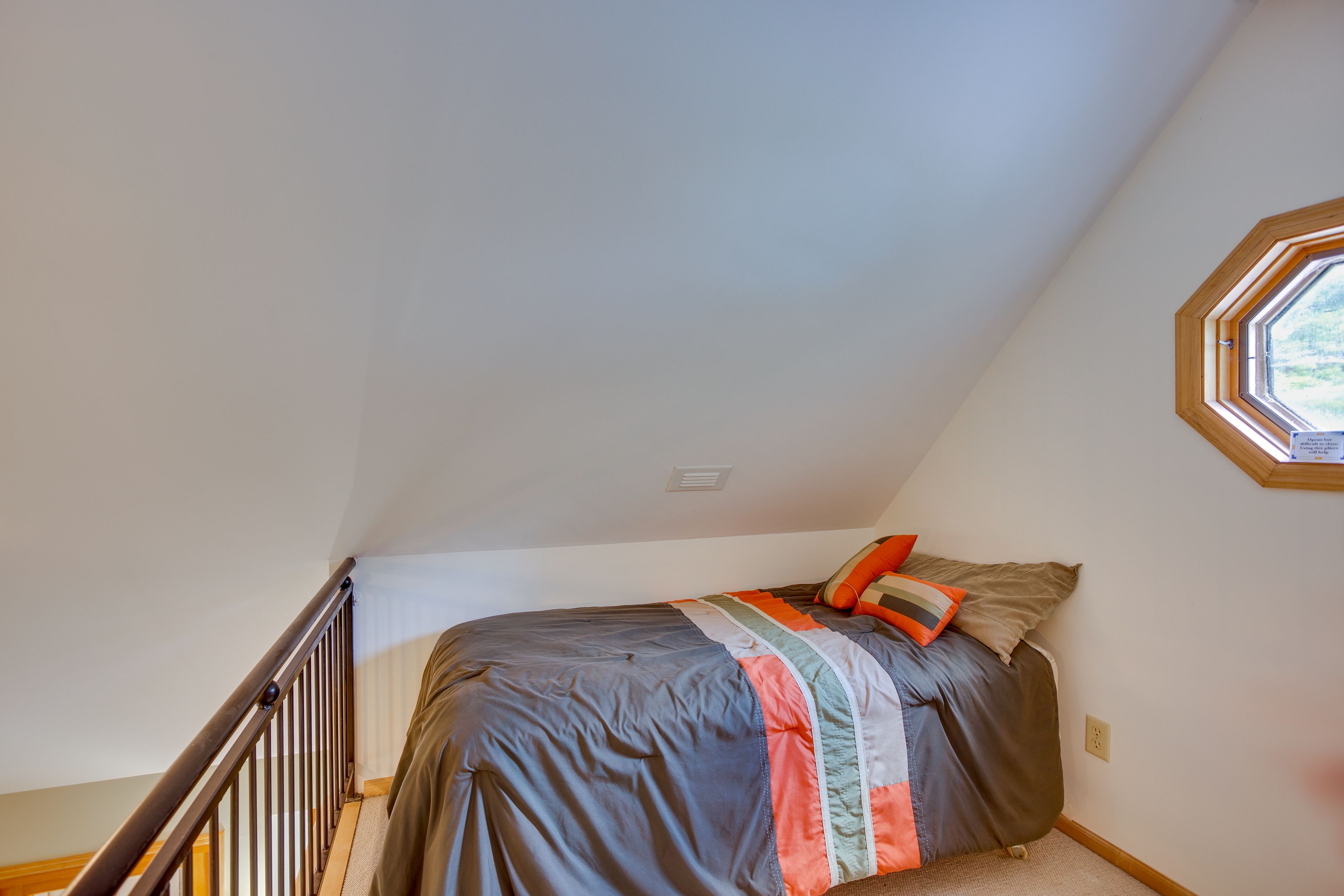 Studio | Loft | 2nd Floor | Twin Bed