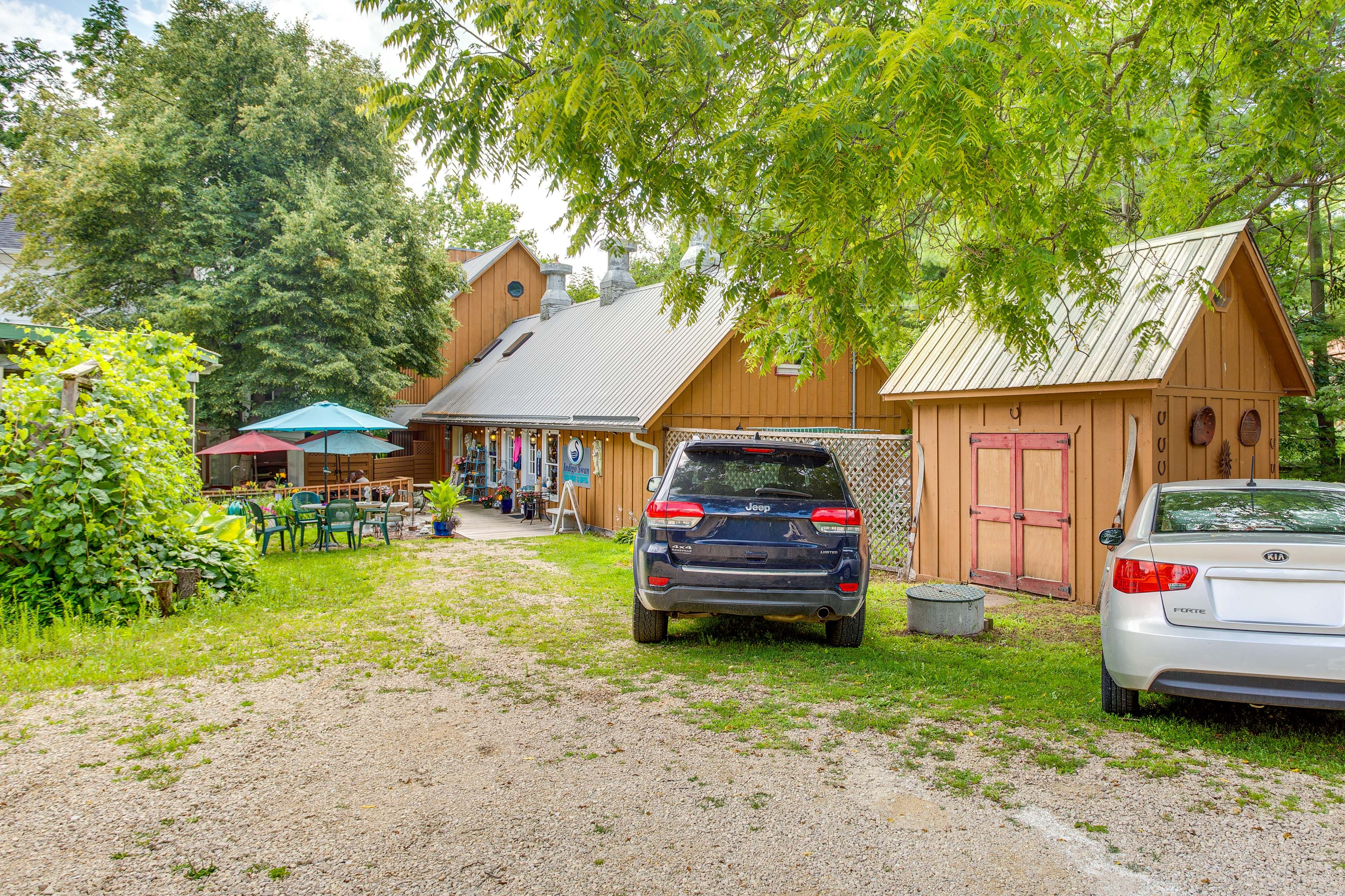 Parking | Driveway (1 Vehicle) | Street Parking (First-Come, First-Served)