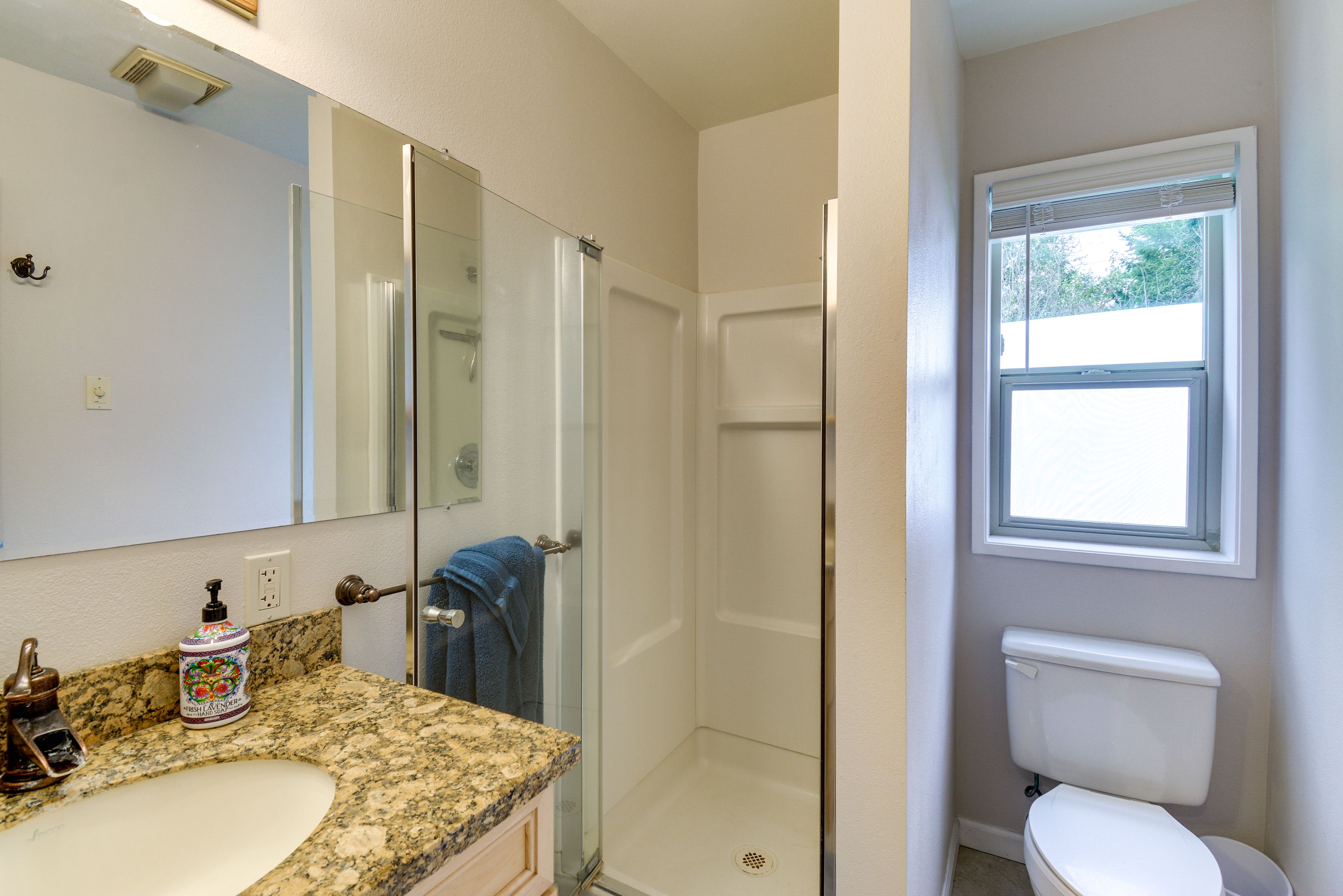 Full Bathroom | Towels Provided | 1st Floor