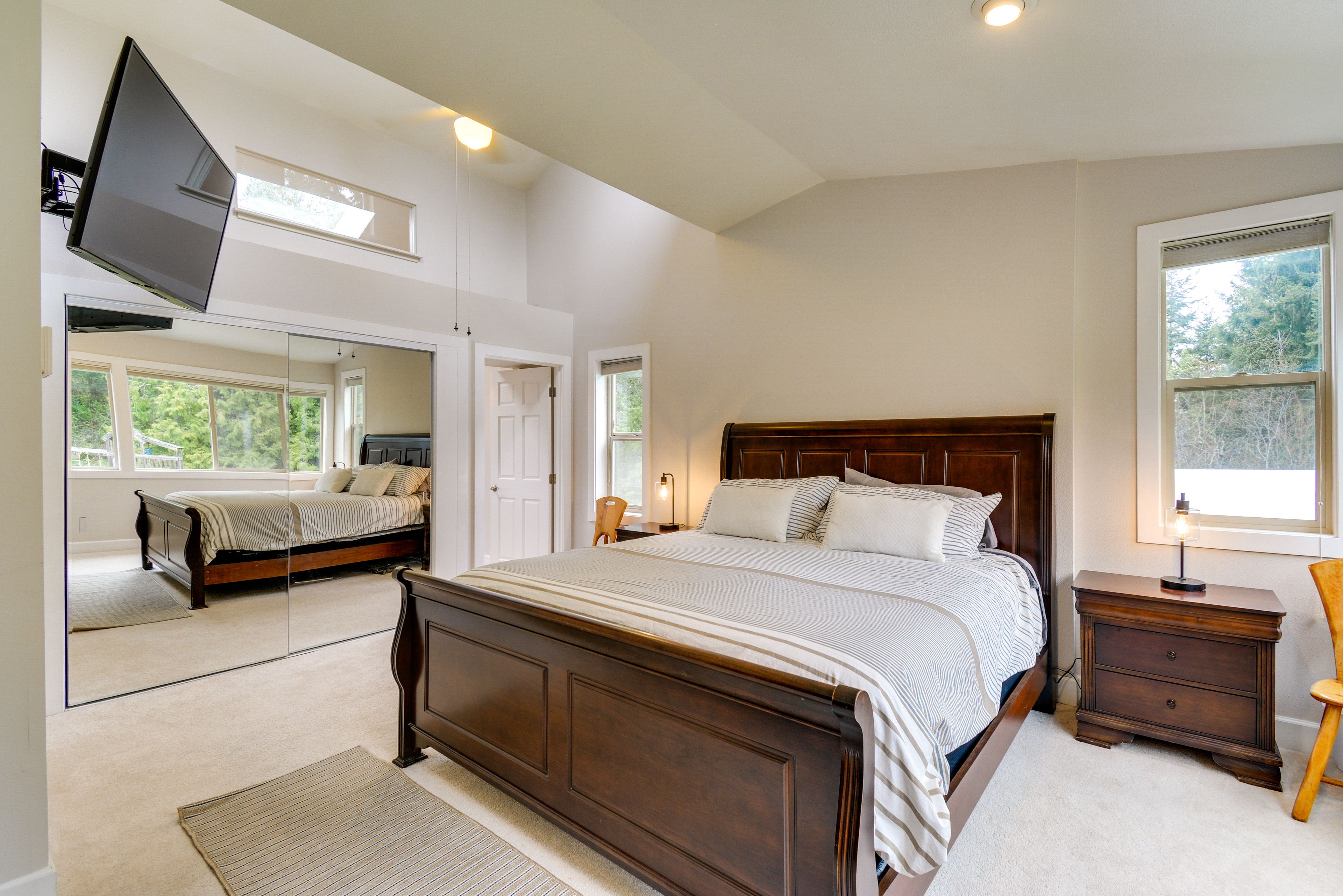 Bedroom 1 | King Bed | En-Suite Bathroom | 2nd Floor