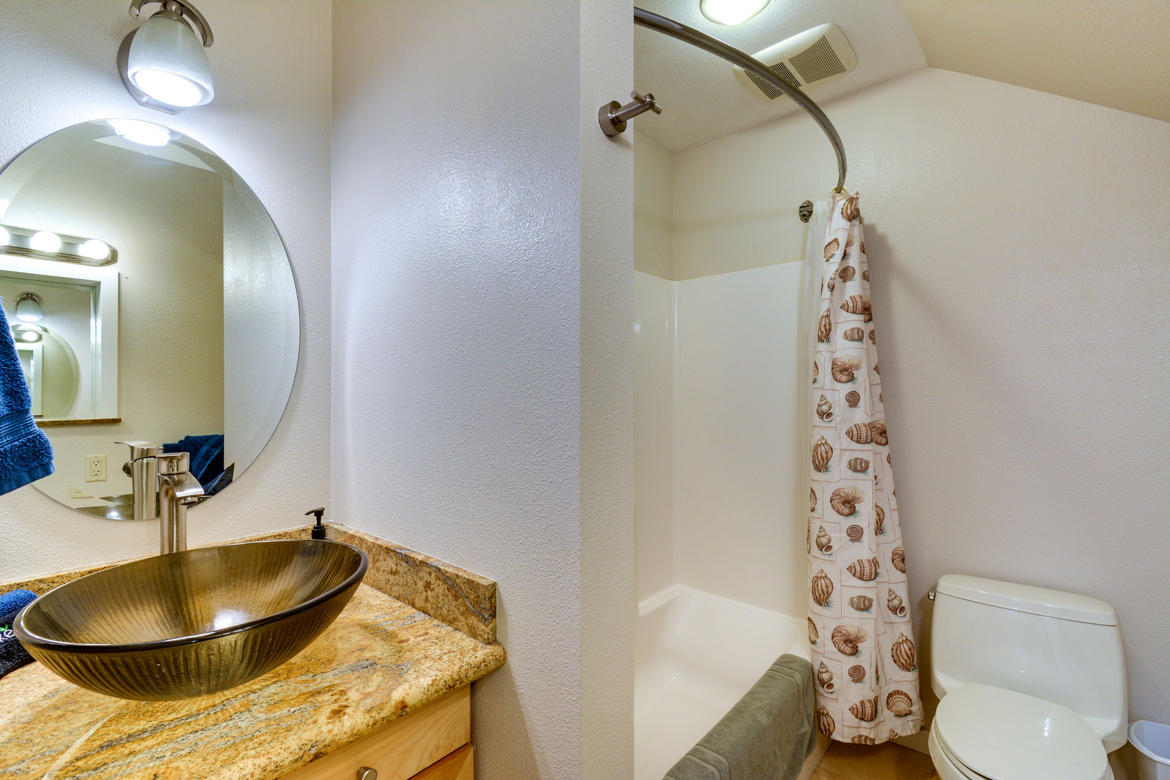 Full Bathroom | 1st Floor