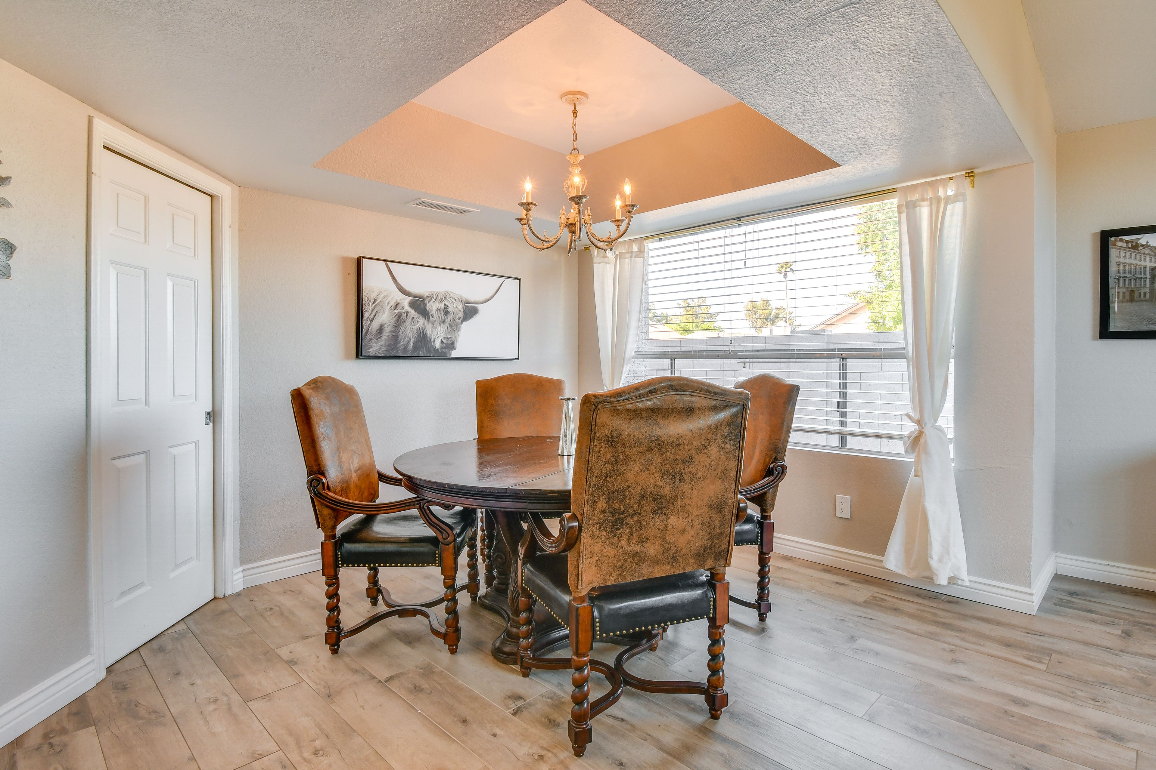 Dining Area | Dishware/Flatware Provided