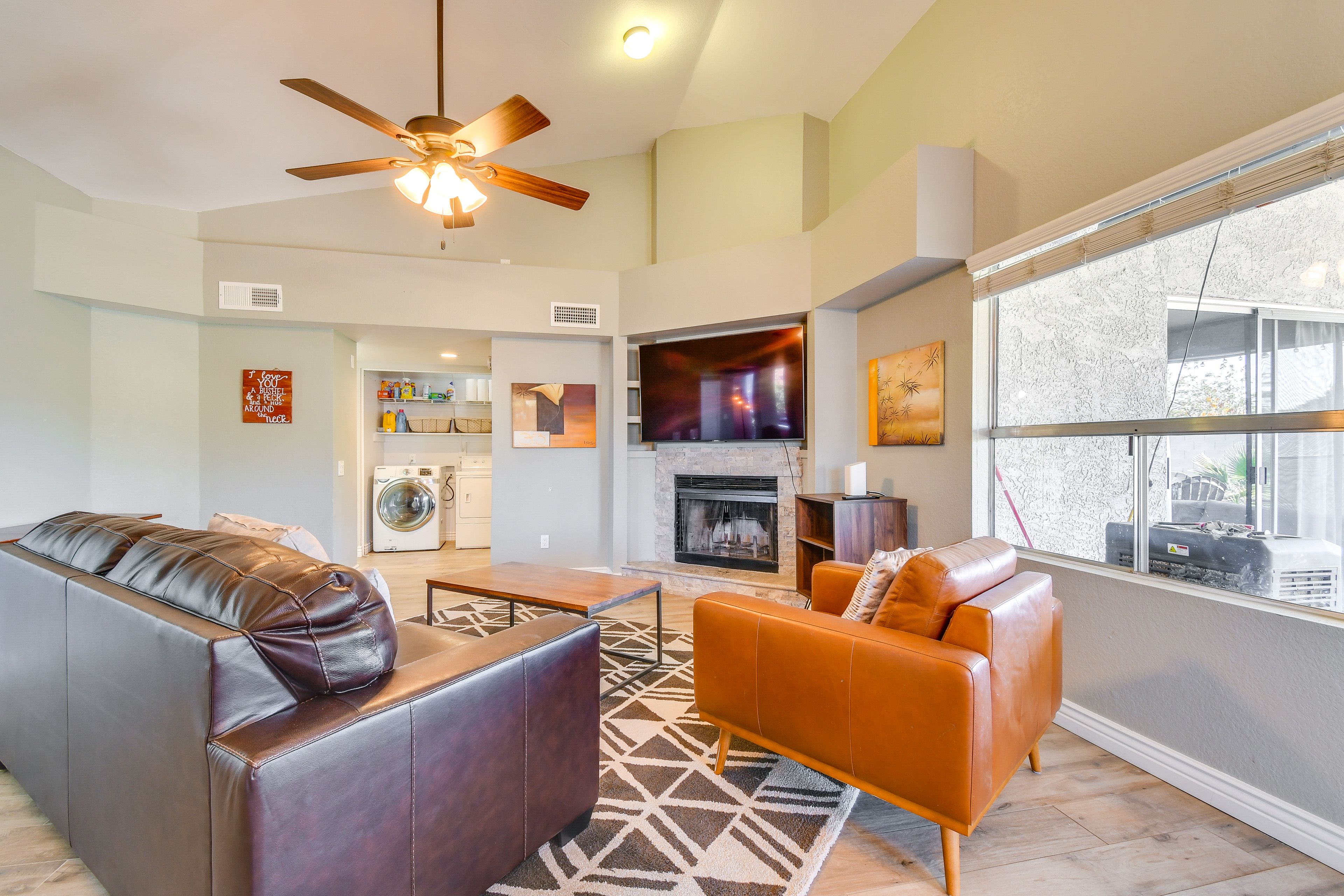 Living Room | Free WiFi | Central A/C | Smart TV