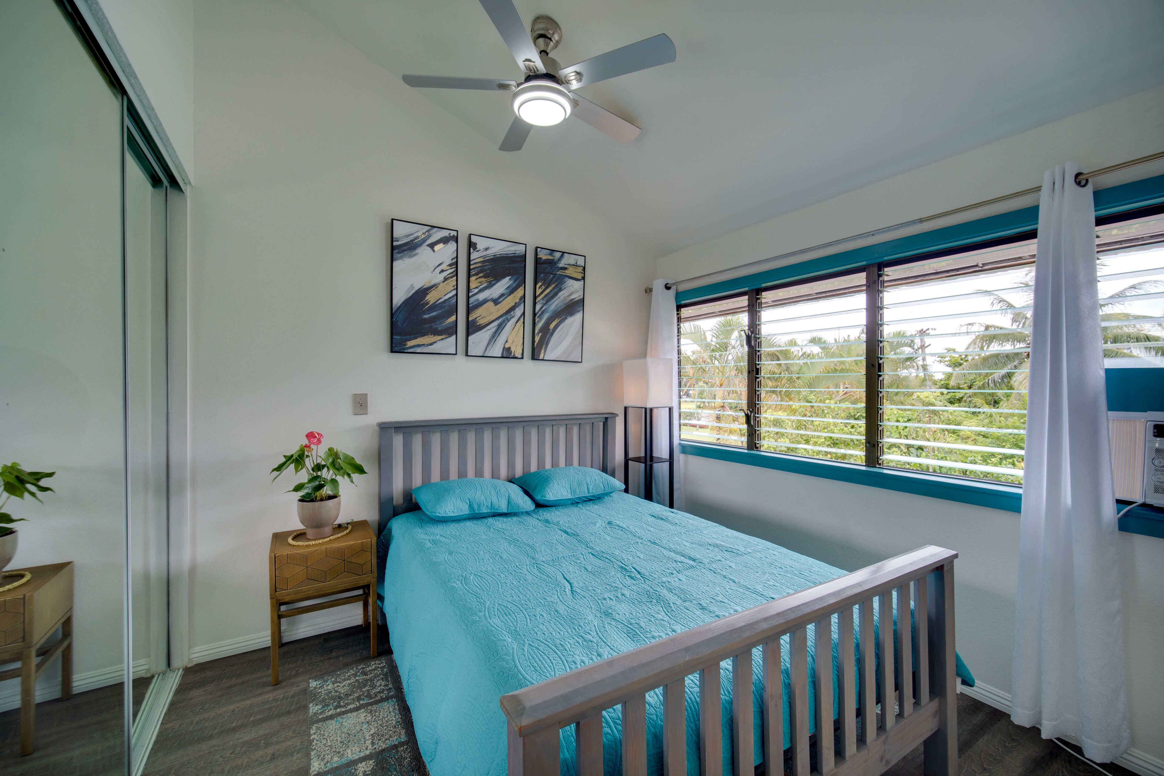 Bedroom 1 | Queen Bed | 2nd Floor | Smart TV