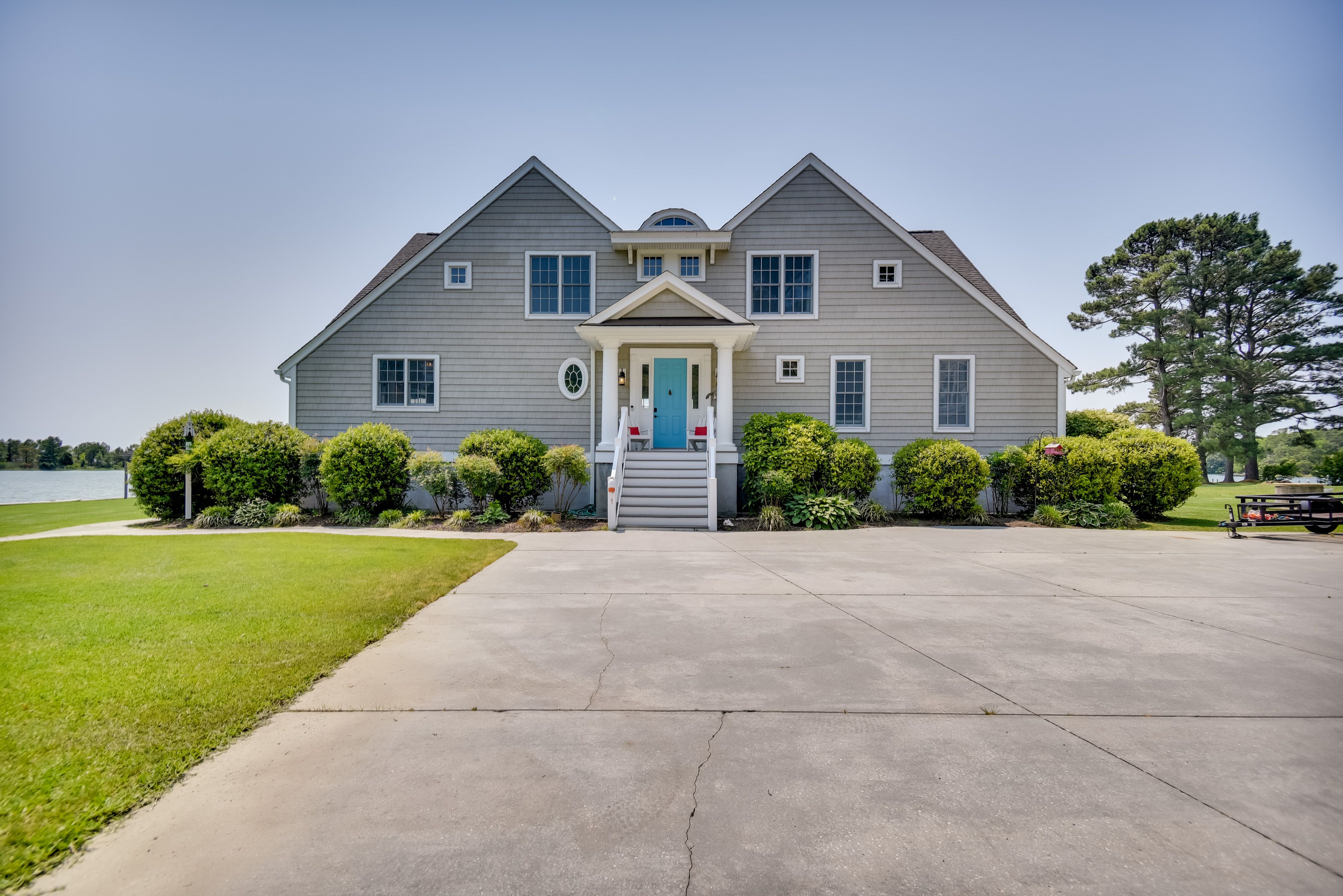 Parking | Driveway (5 Vehicles) | Garage Not Available