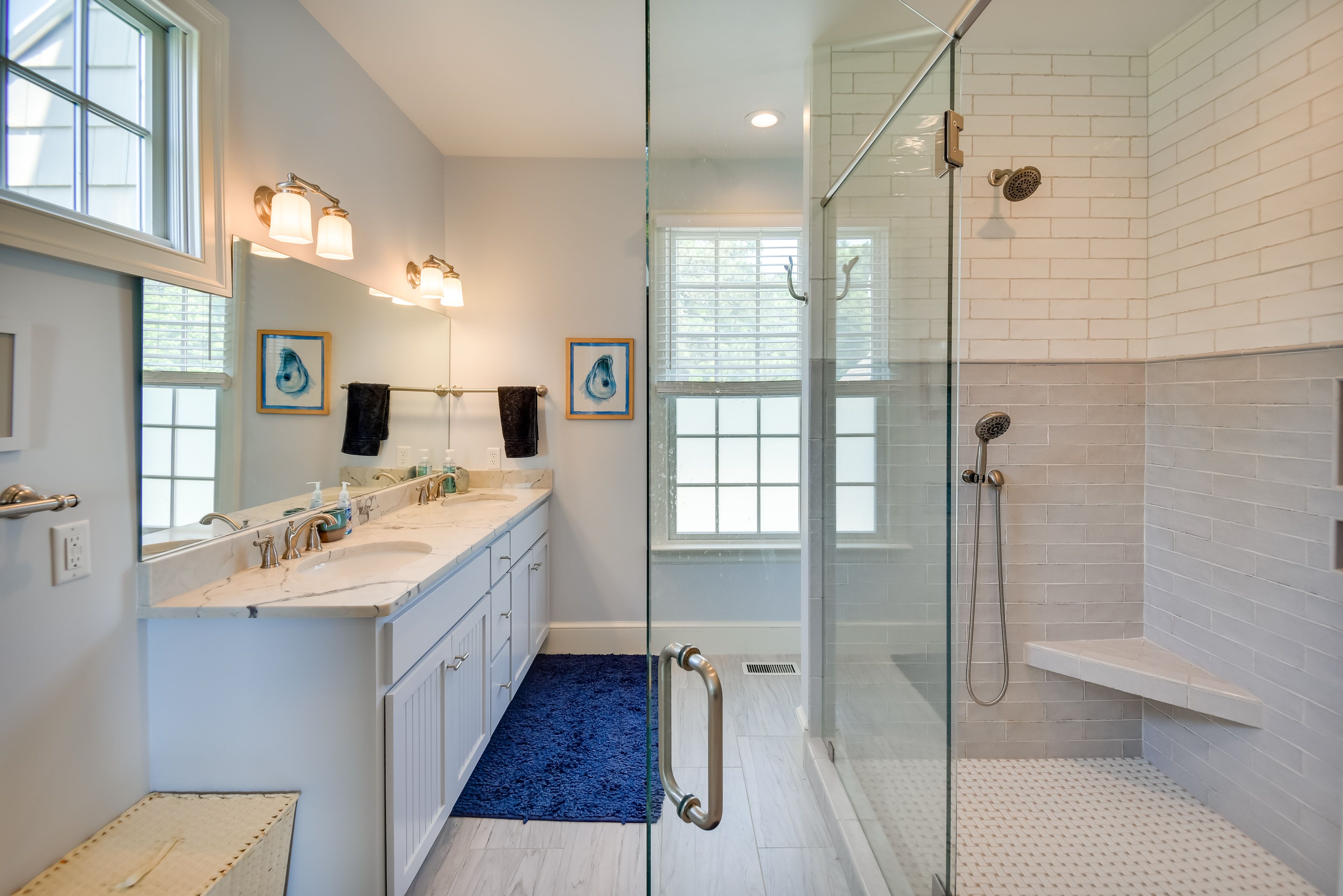 Full Bathroom | Towels Provided