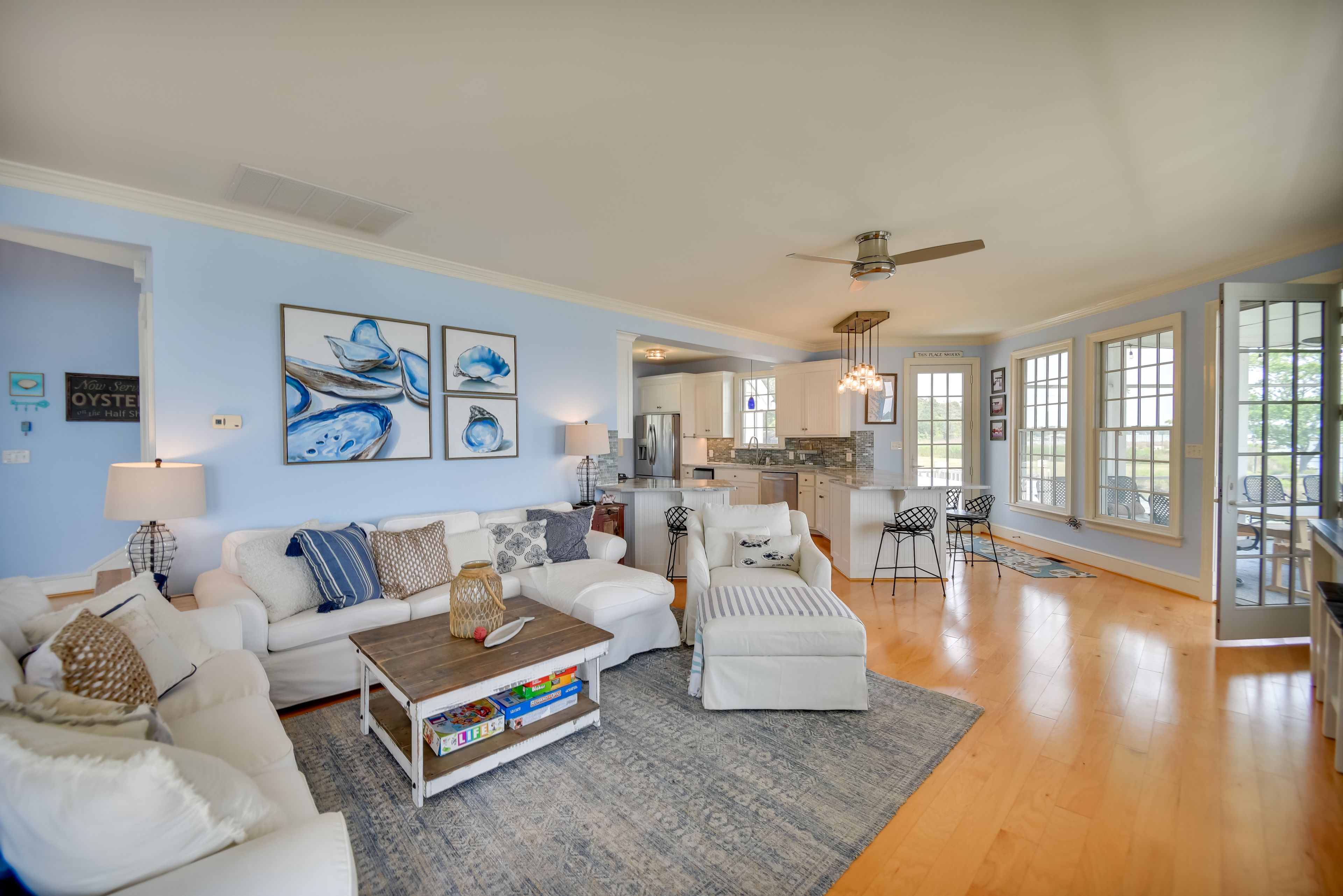 Living Room | Board Games | Smart TV