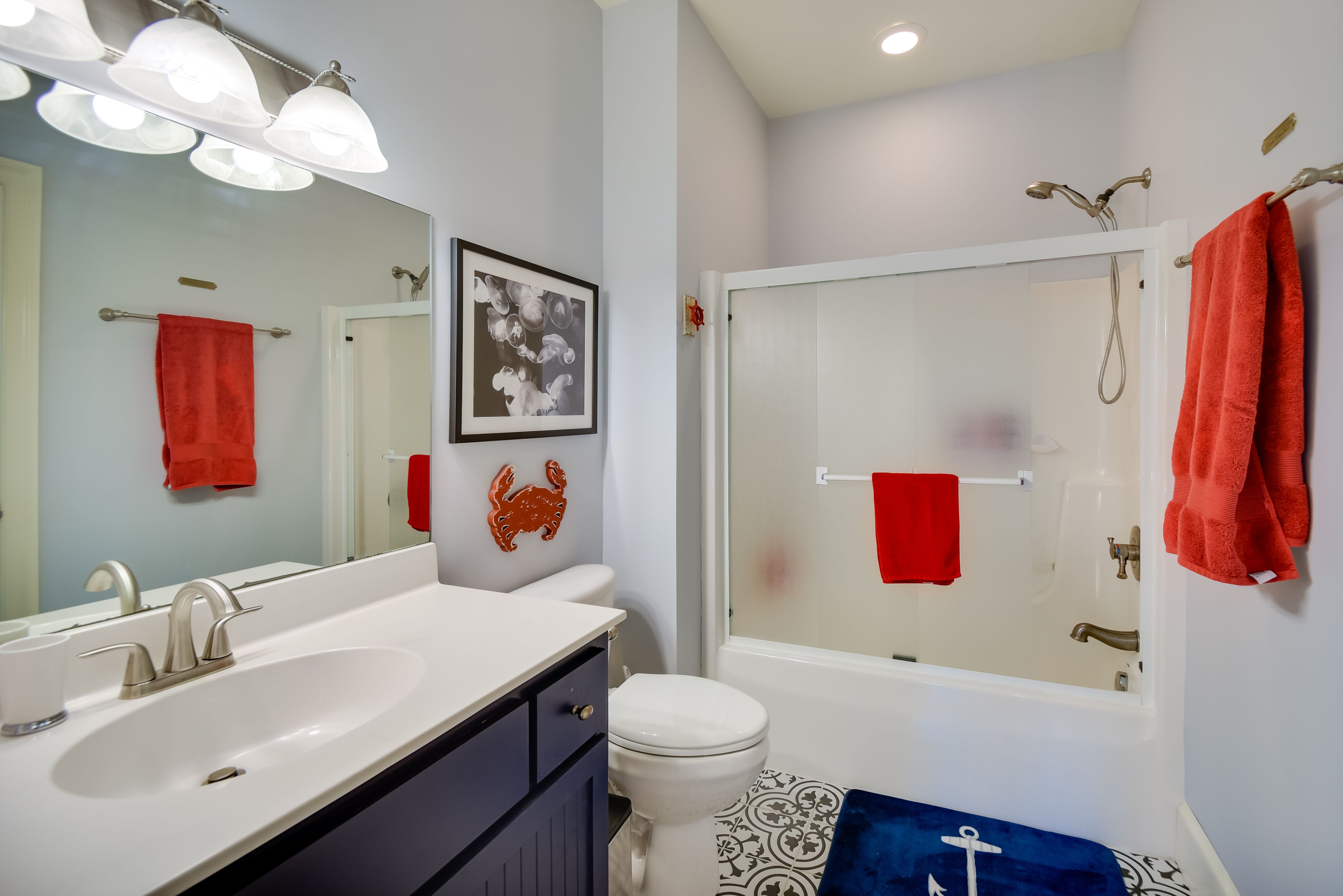 Full Bathroom | Complimentary Toiletries