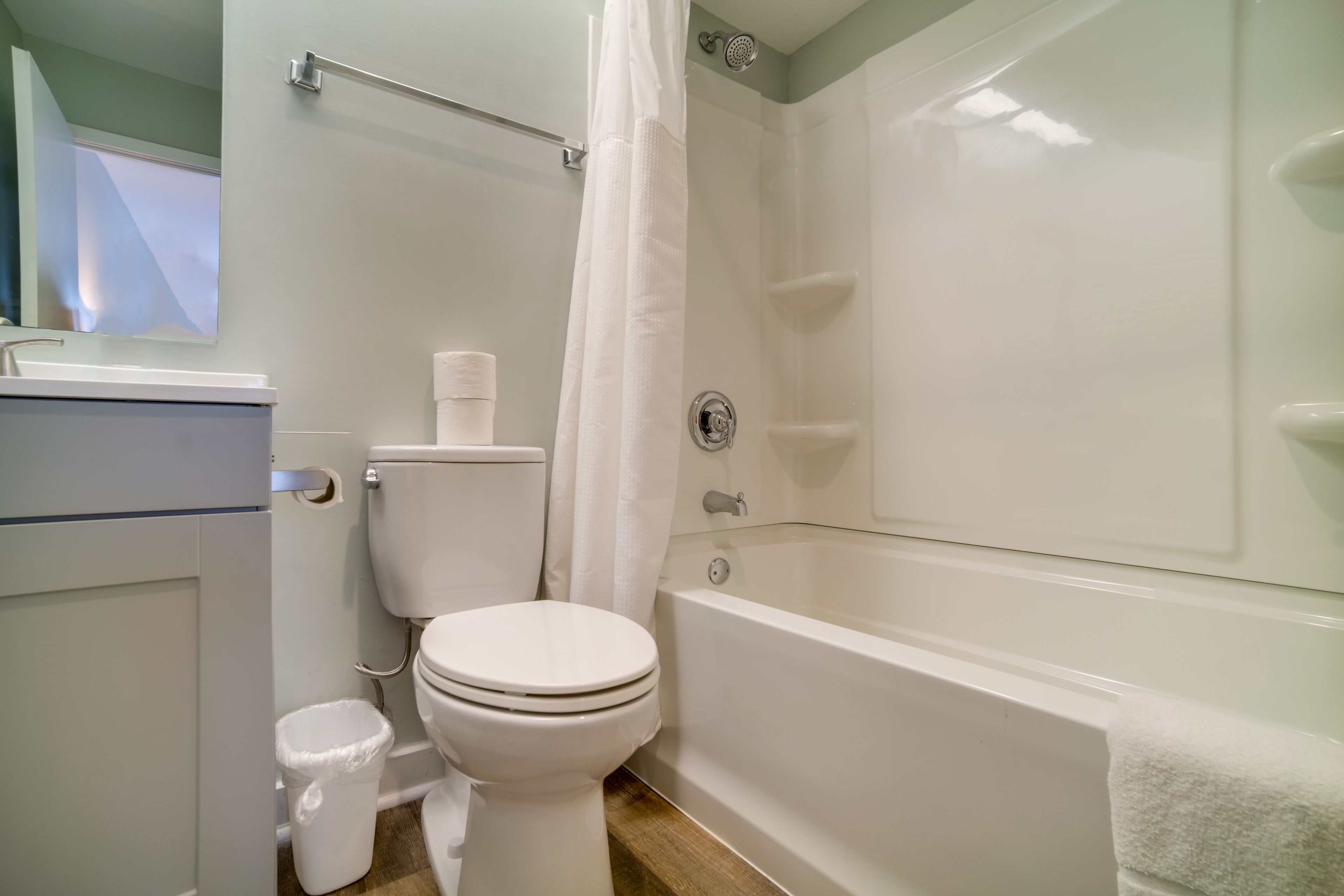 En-Suite Bathroom | Towels Provided | Complimentary Toiletries