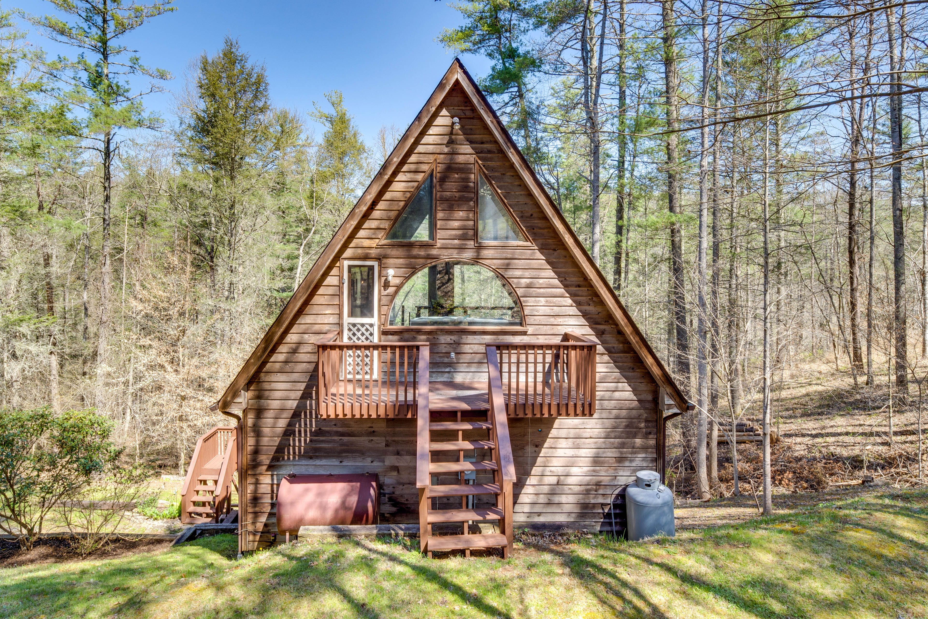 Cabin Exterior | Gravel Driveway Parking (2 Vehicles)