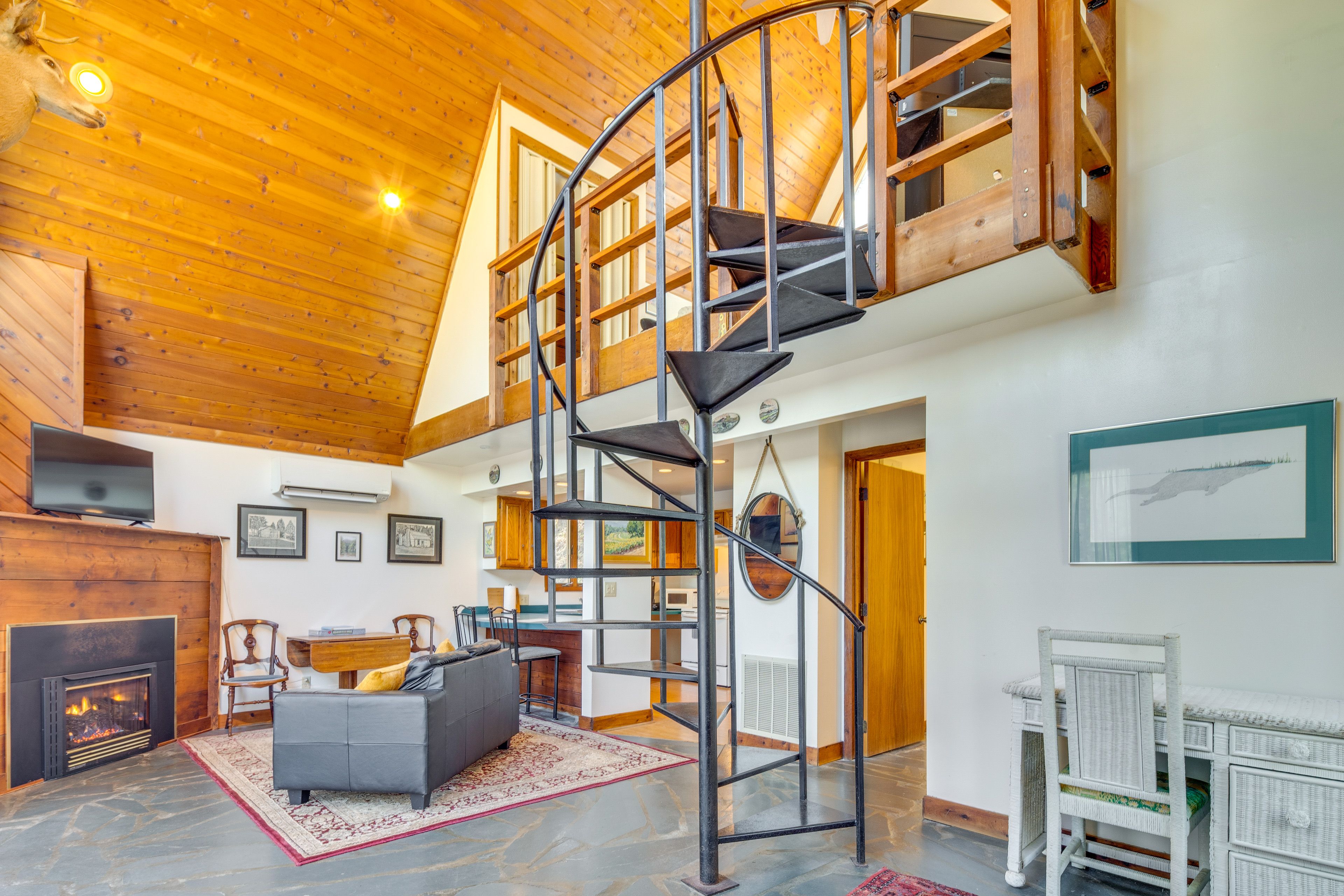 Weaverville Vacation Rental | Studio | 1BA | Stairs to Access | 900 Sq Ft