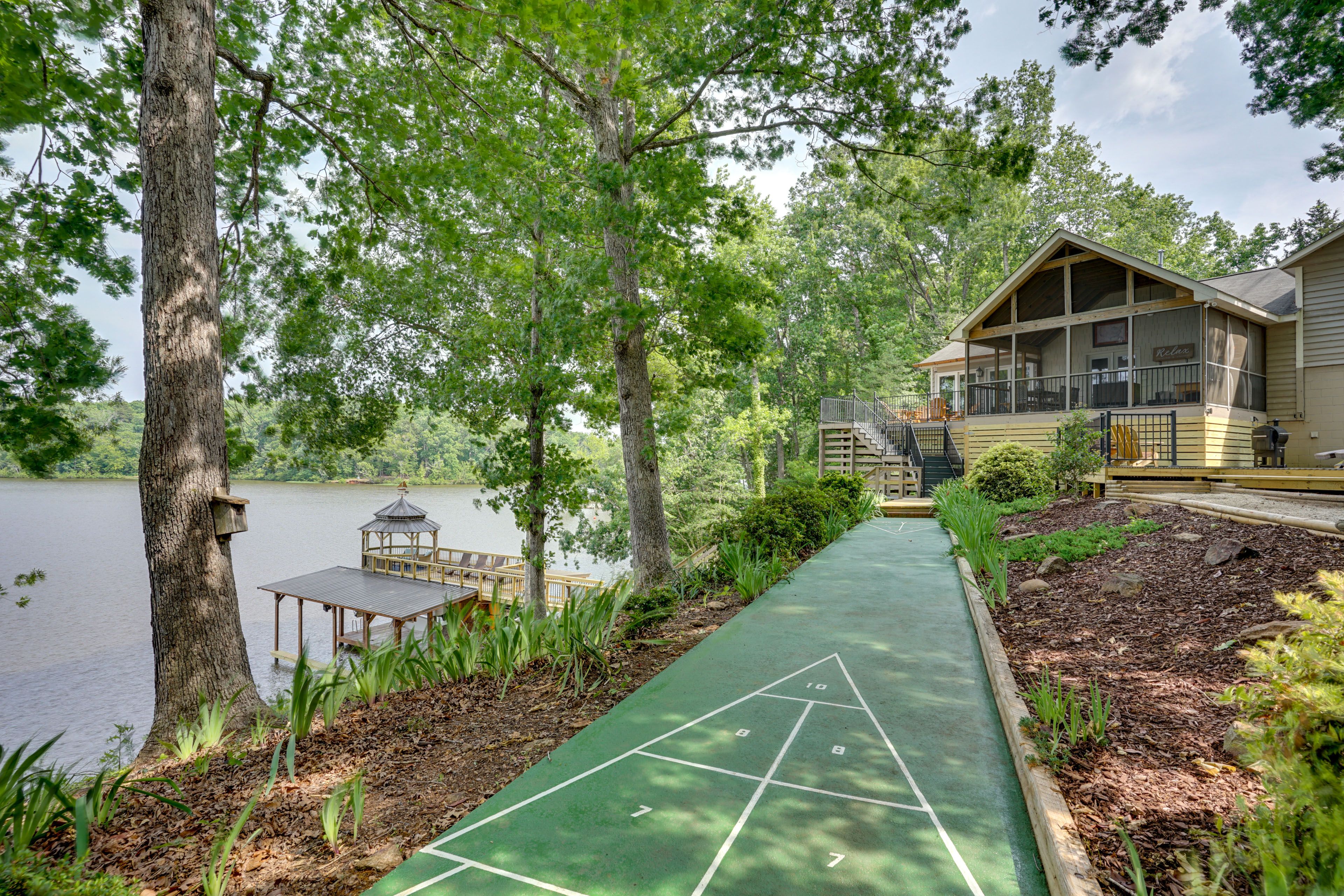Outdoor Games | Horseshoes | Shuffleboard