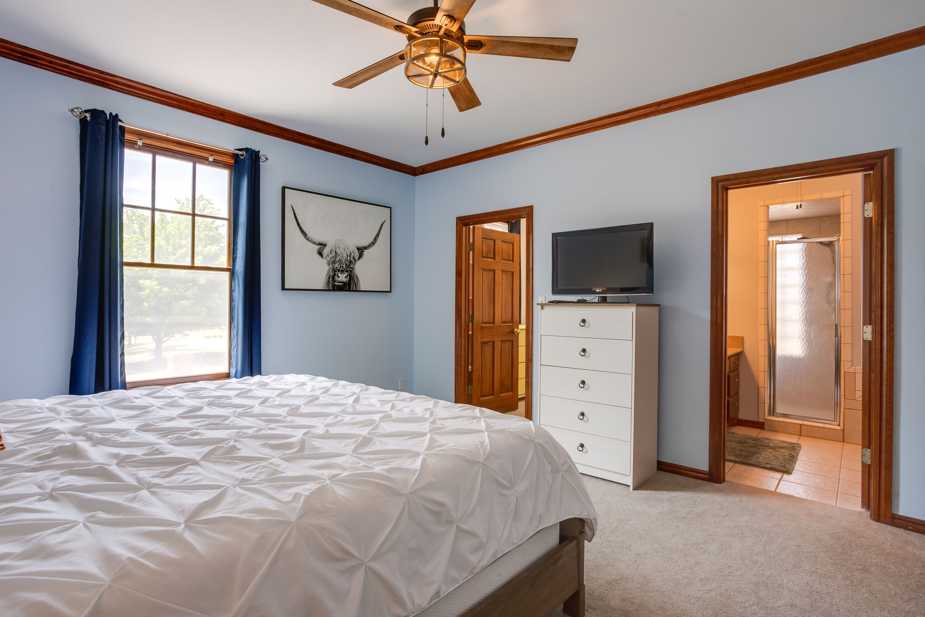 Bedroom 1 | King Bed | 1st Floor | Linens Provided | En-Suite Bathroom
