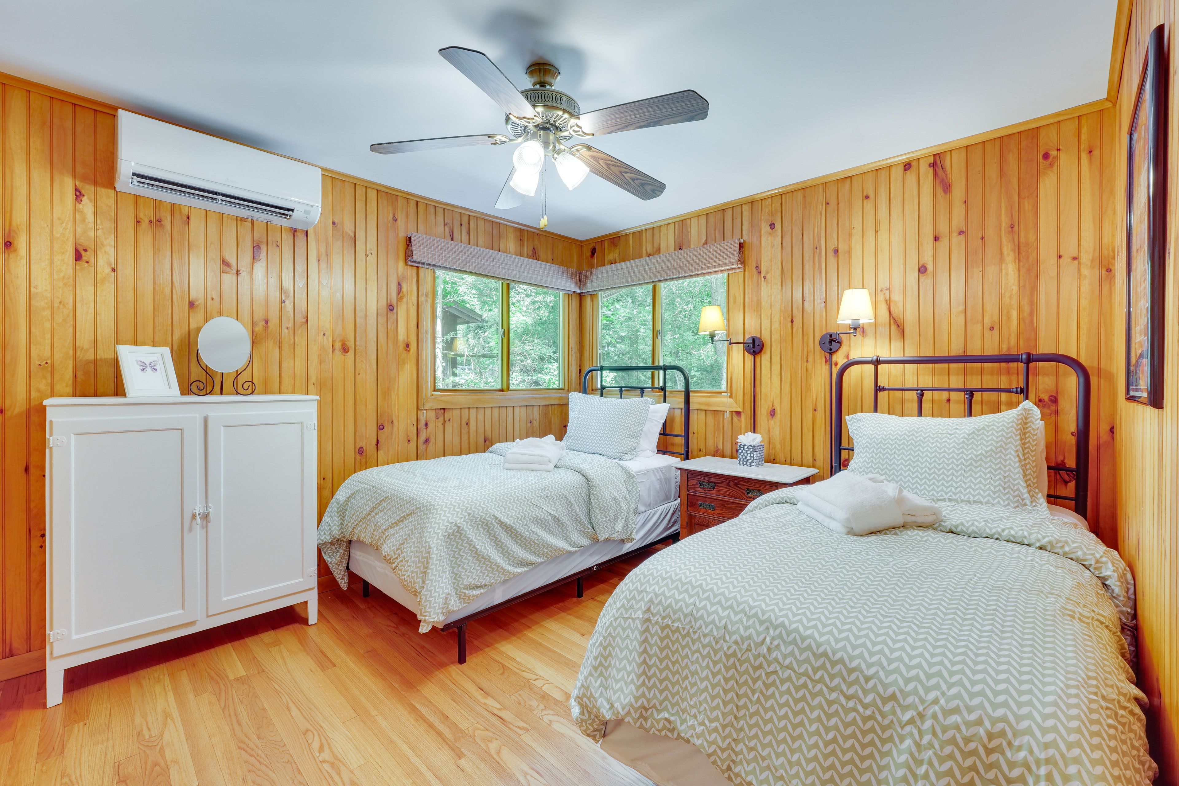 Bedroom 2 | 2 Twin Beds | Main Floor